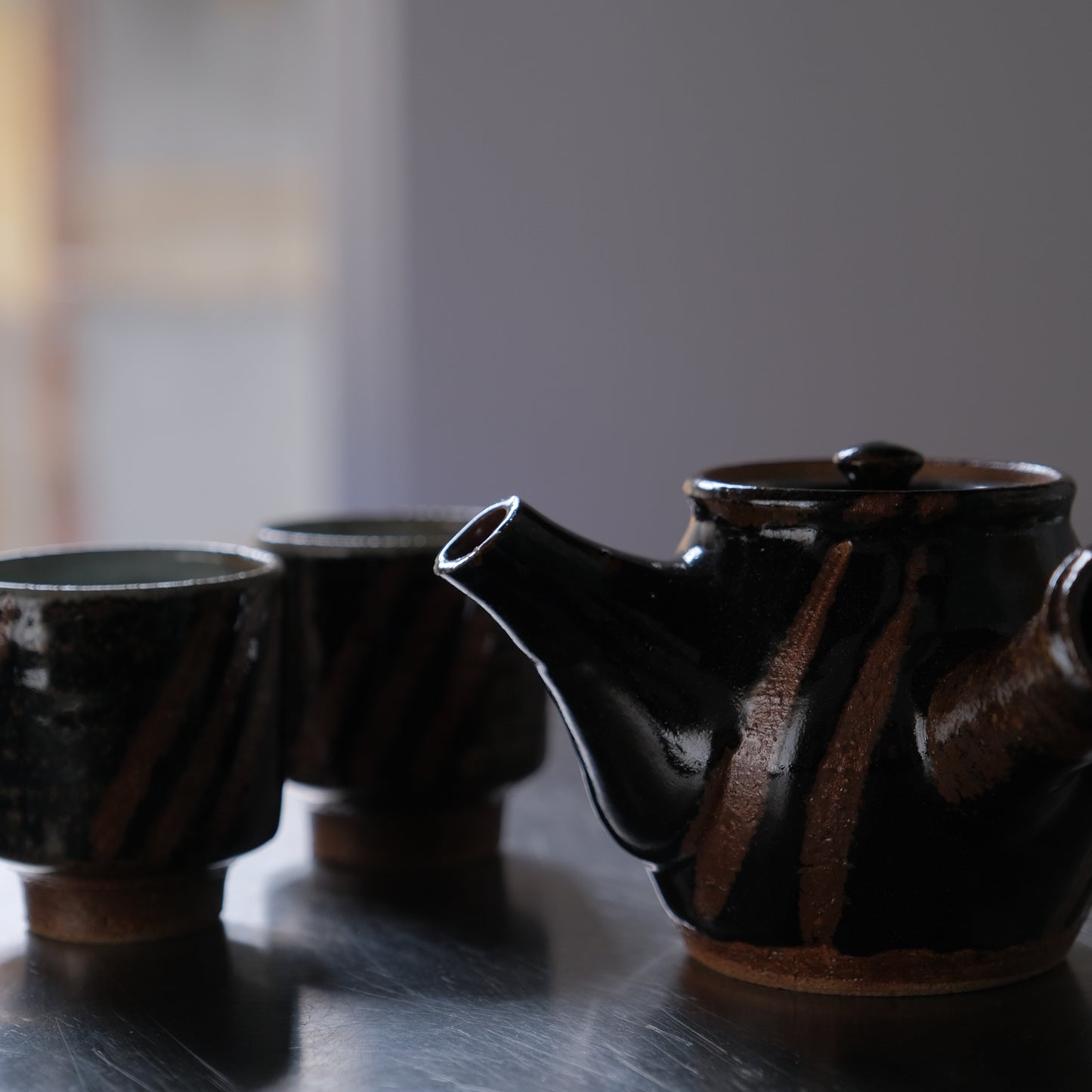 黒釉指描急須 / 沖塩明樹 (倉敷みなと窯)