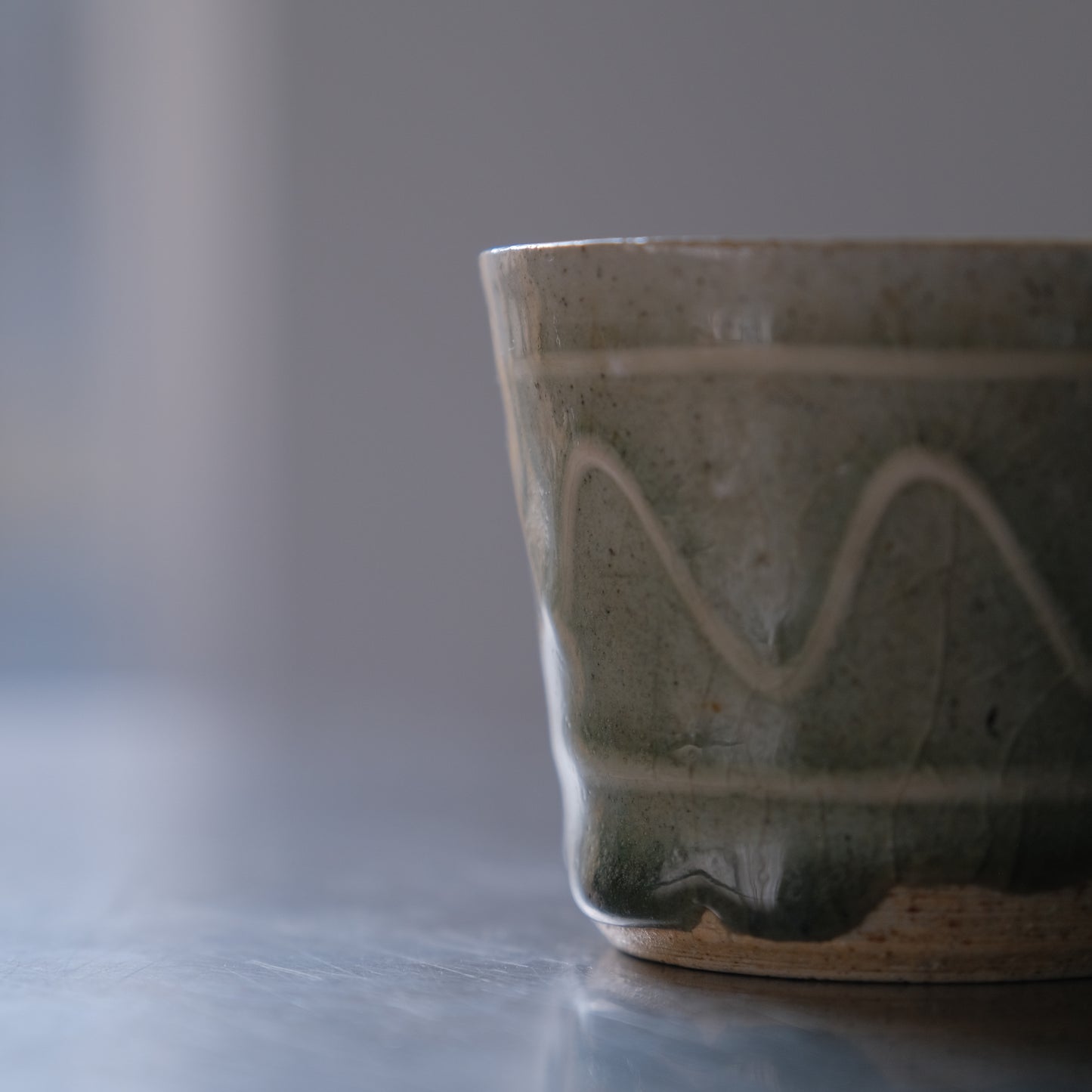 灰釉白泥文蕎麦猪口 / 志和地窯