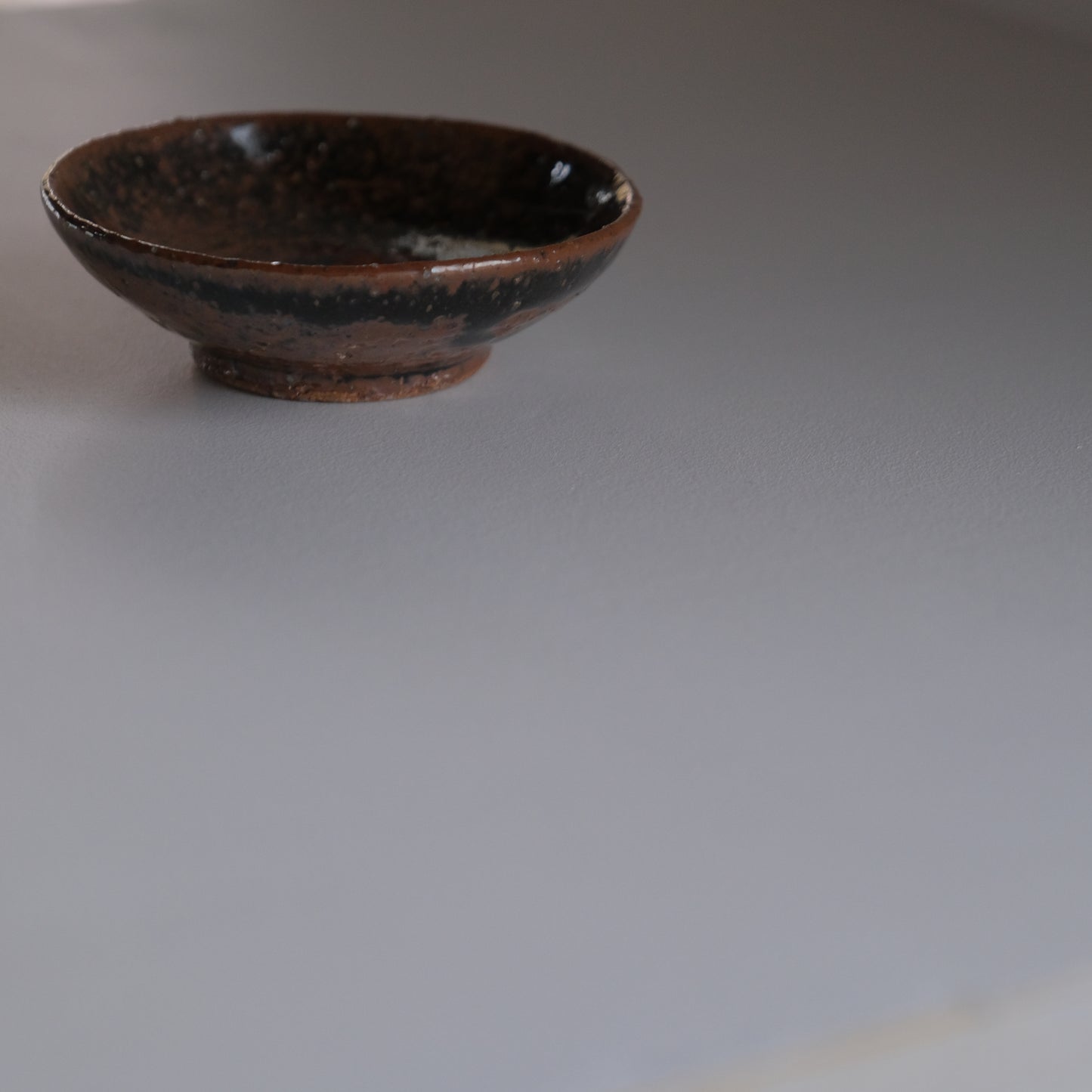 鉄釉四寸皿 / 倉敷青木窯(三宅康太)