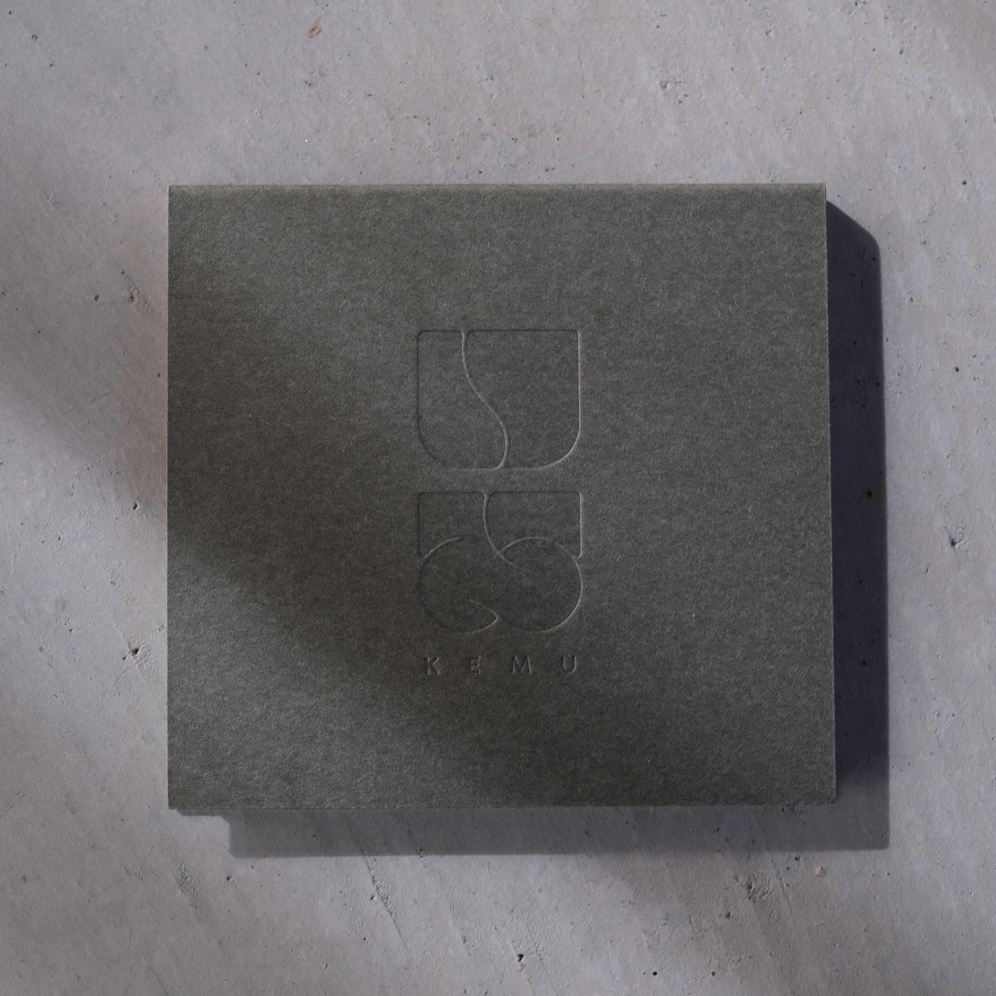 けむ 〈 01- uhi 〉