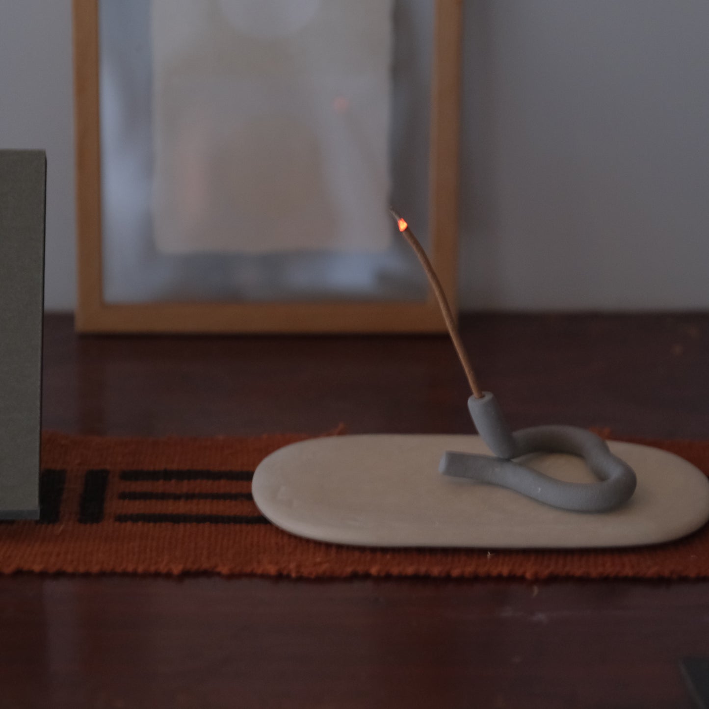 けむ 〈 香立てa + 香敷き 〉