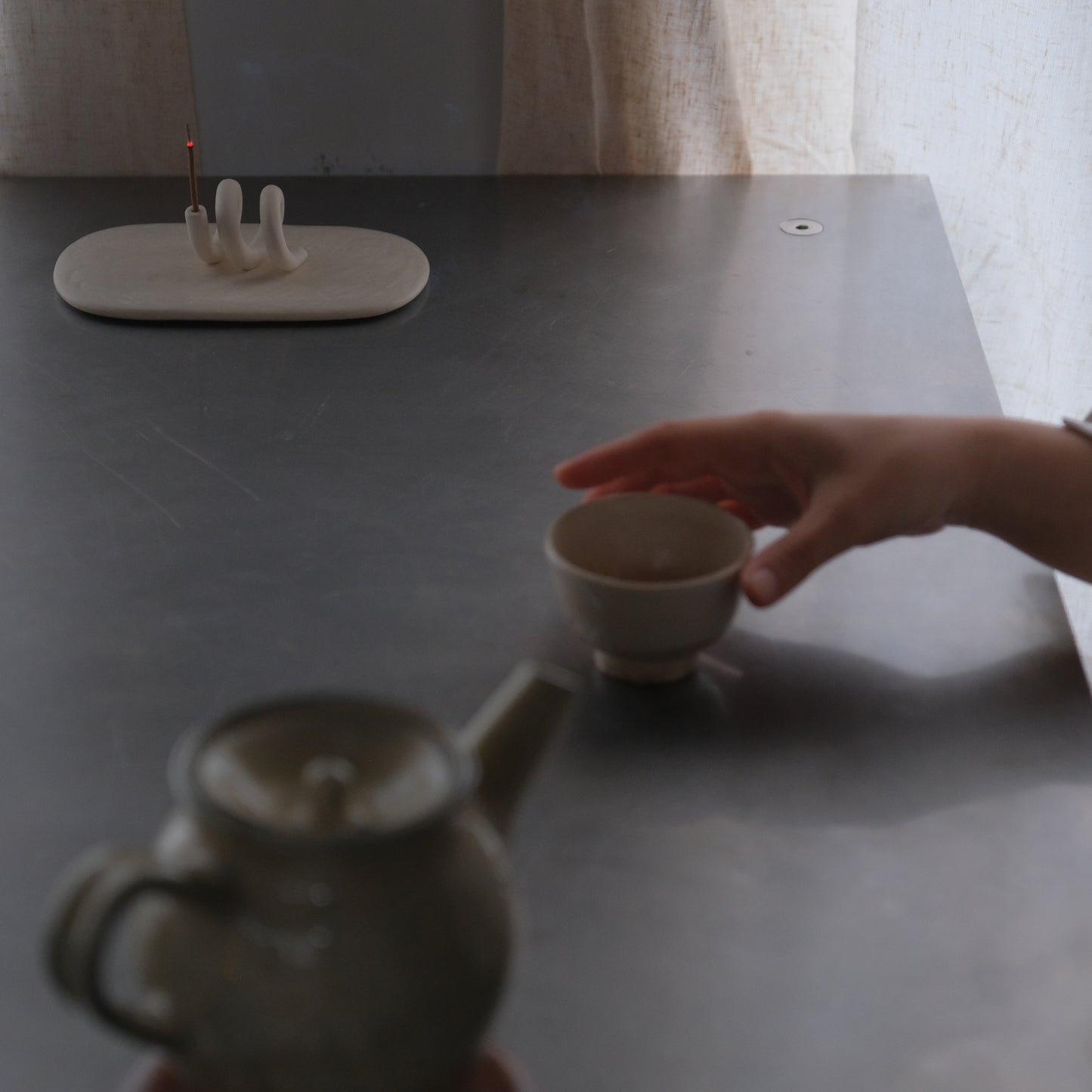 けむ 〈 香立てc + 香敷き 〉