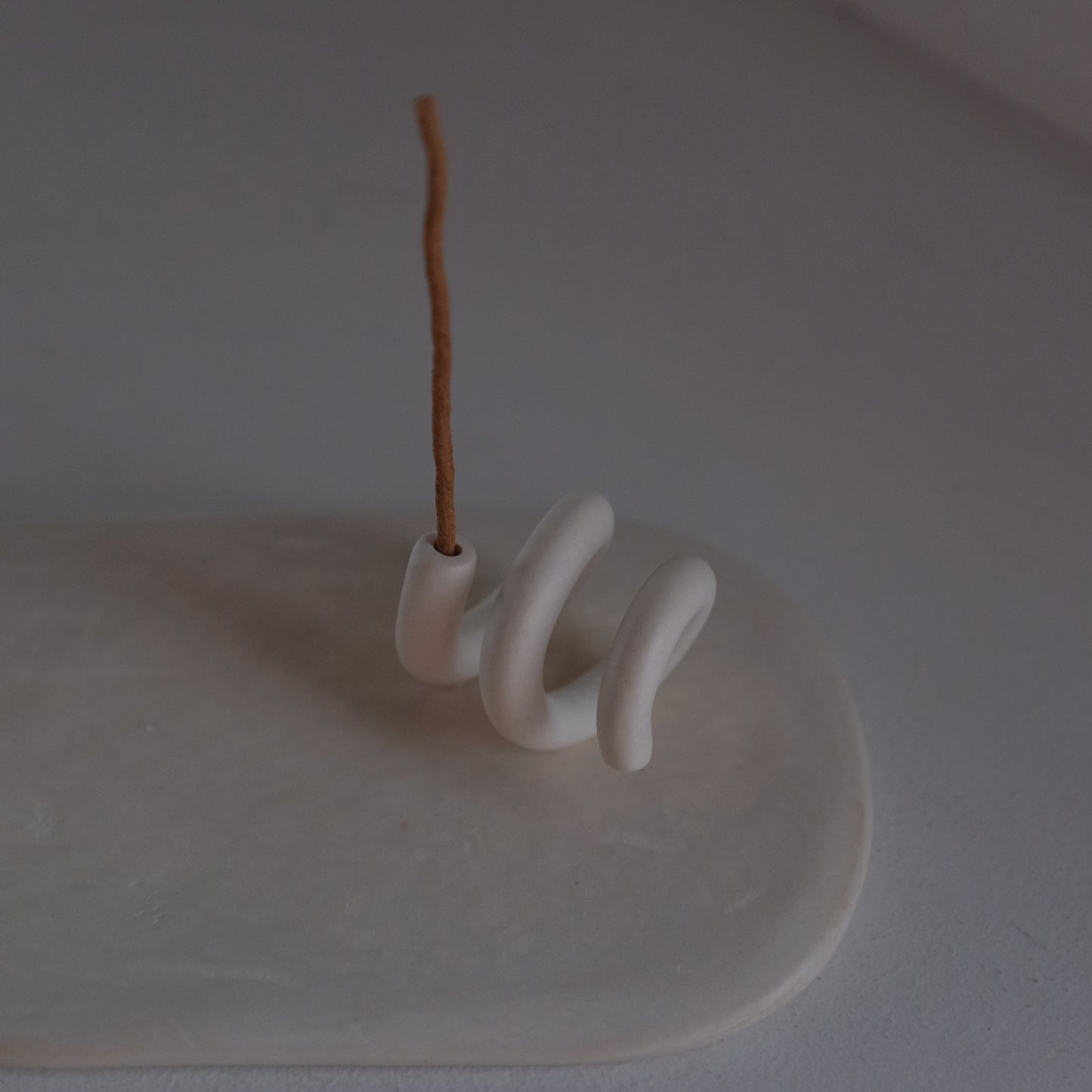 けむ 〈 香立てc + 香敷き 〉