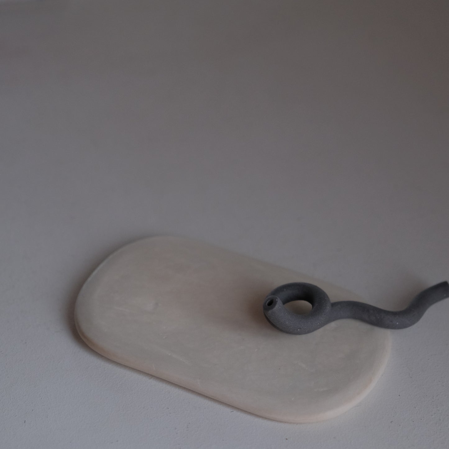 けむ 〈 香立てb + 香敷き 〉