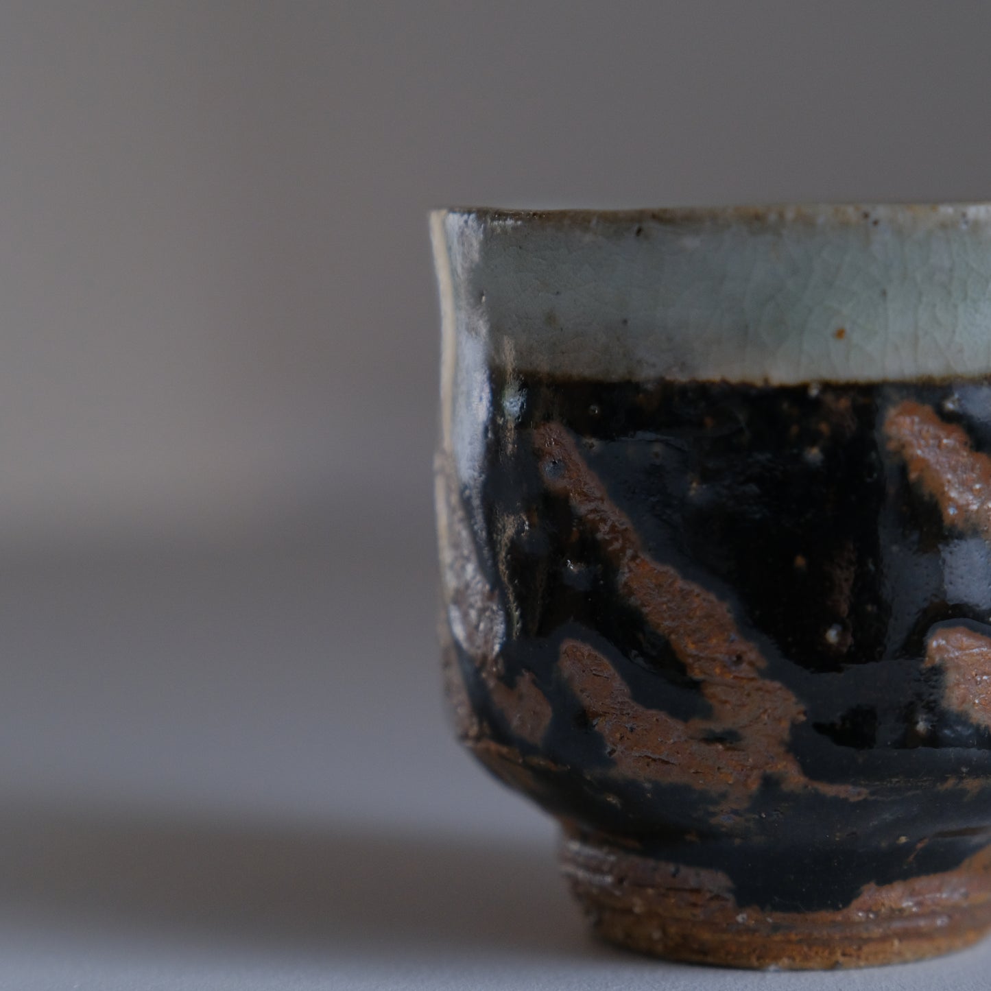 黒釉指描湯呑み / 倉敷青木窯（三宅康太）