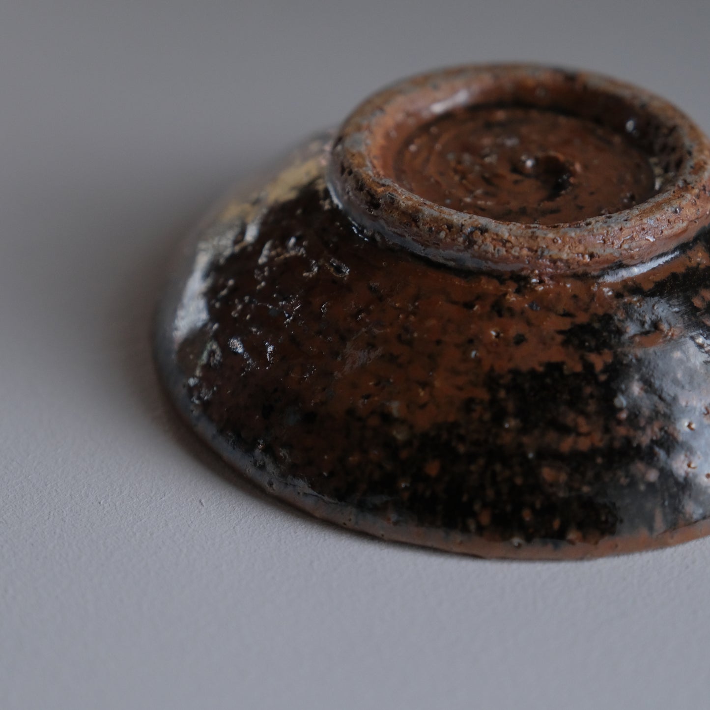 鉄釉四寸皿 / 倉敷青木窯（三宅康太）