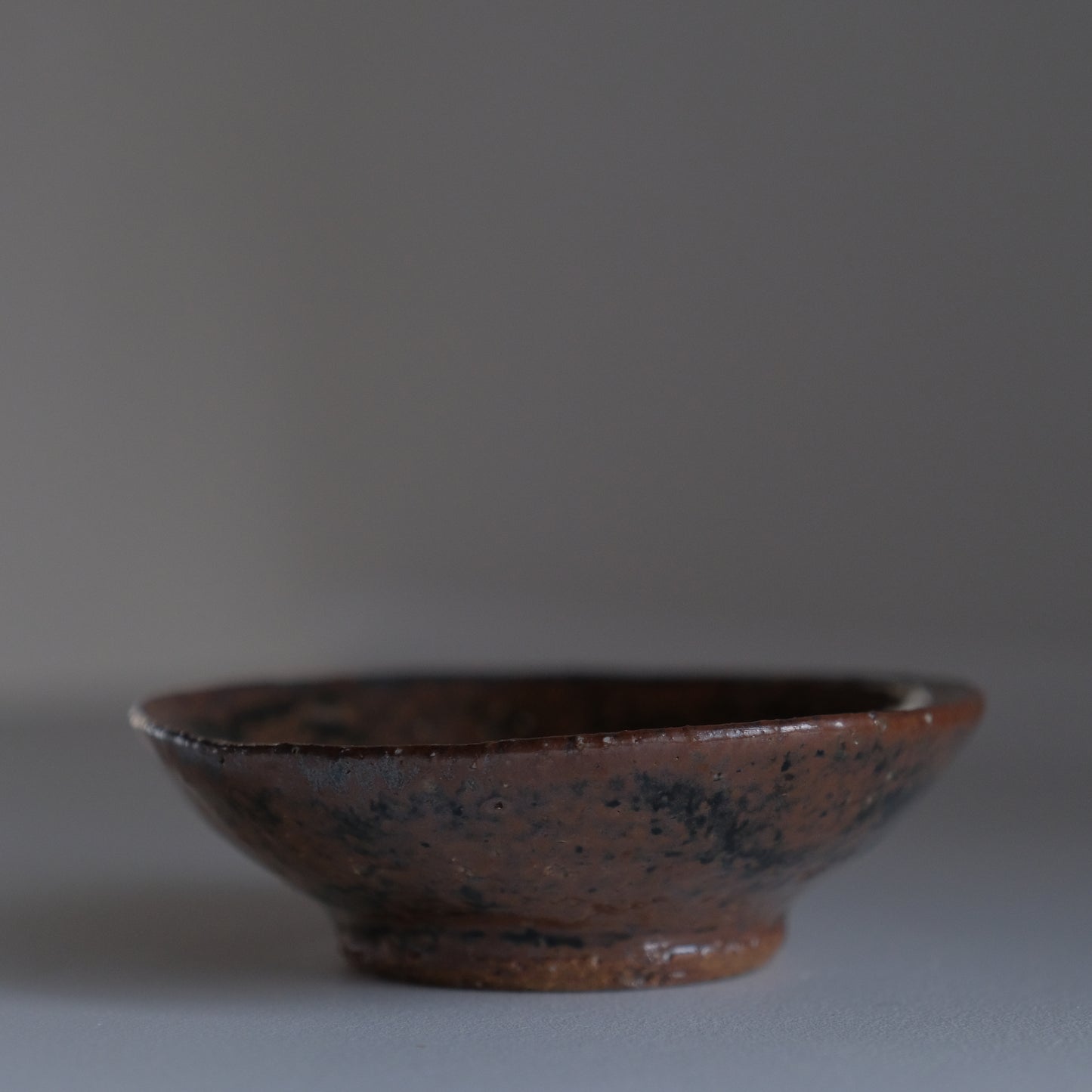 鉄釉四寸皿 / 倉敷青木窯（三宅康太）