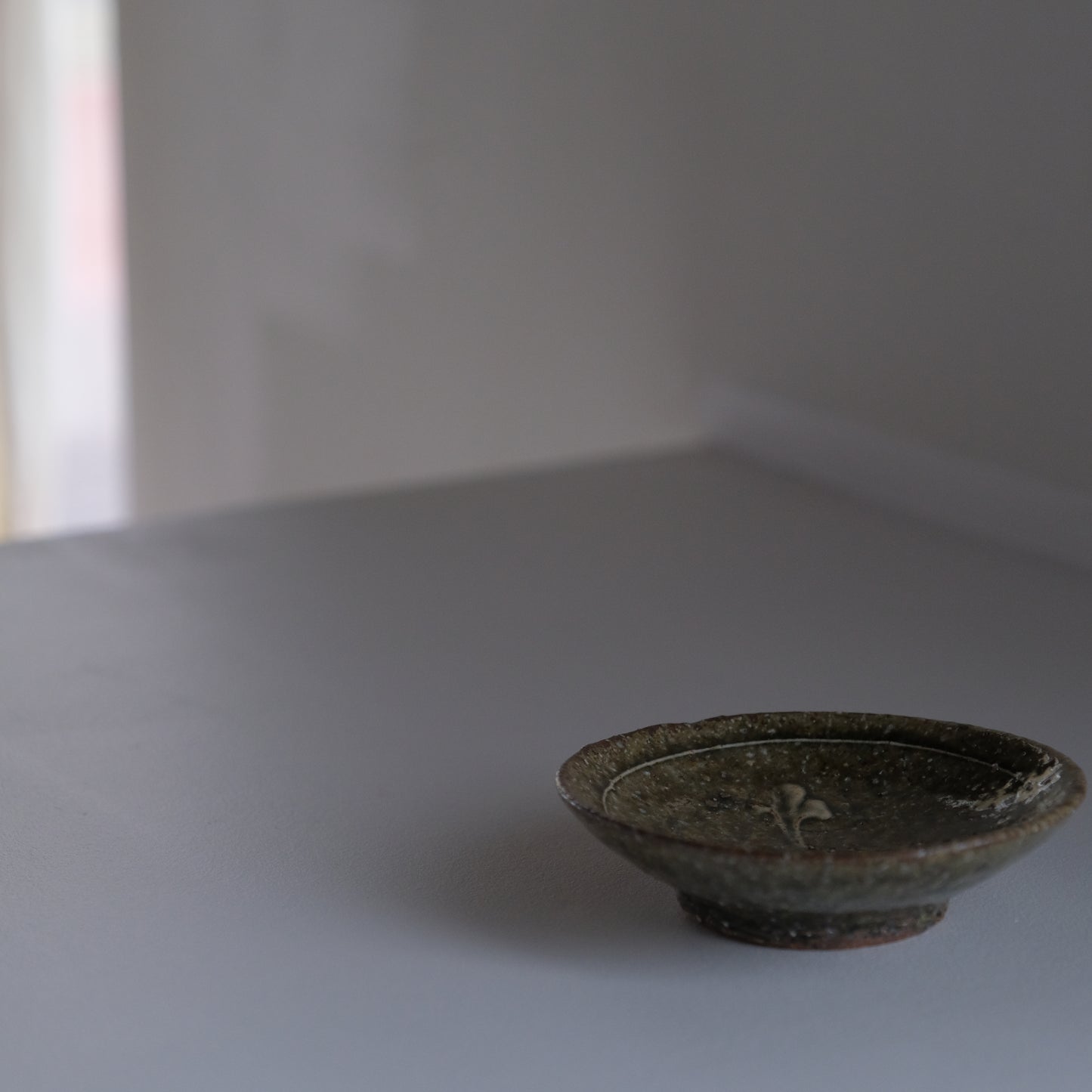 灰釉四寸皿 / 倉敷青木窯（三宅康太）