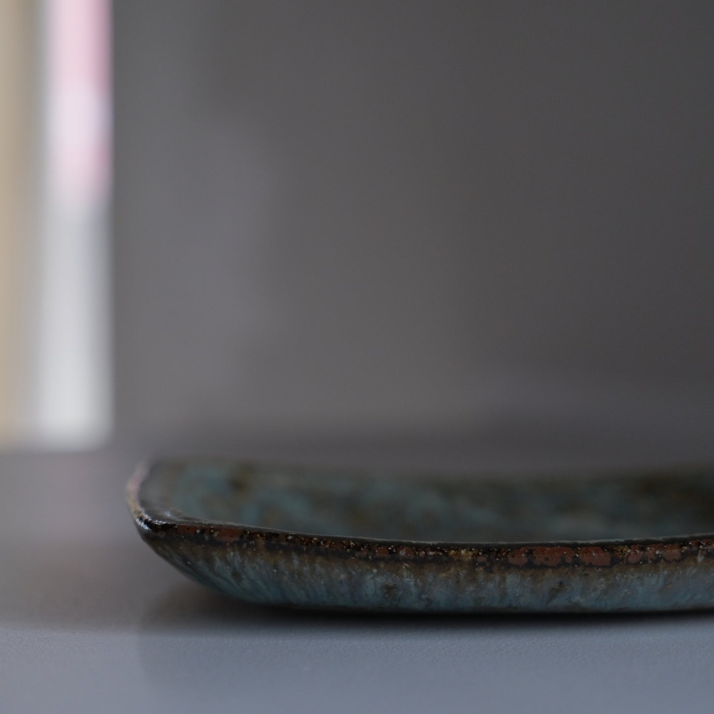 糠釉紋押角皿 / 倉敷青木窯（三宅康太）