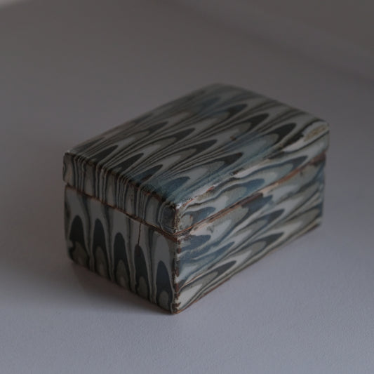 陶箱 / 上田恒次