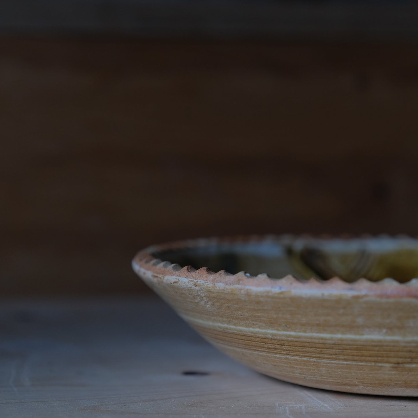 飴釉櫛描格子文皿 / 羽島焼