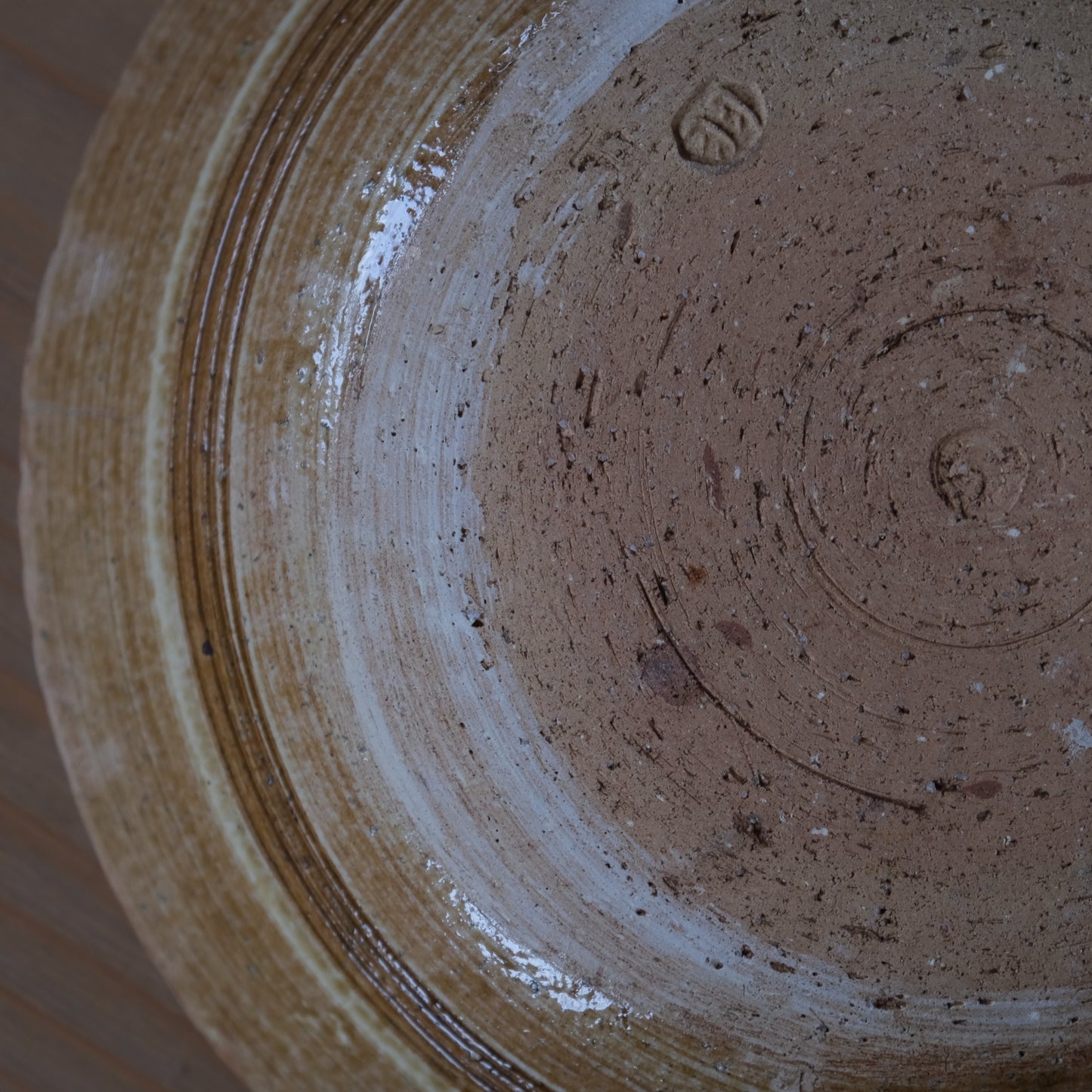 飴釉櫛描格子文皿 / 羽島焼