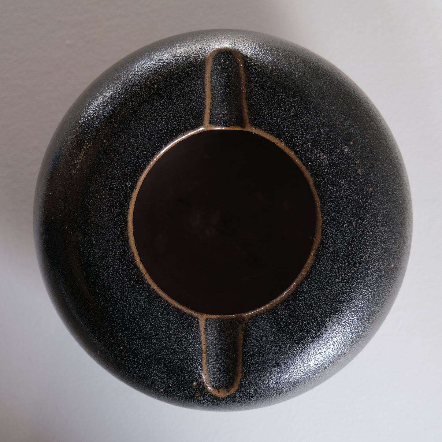 黒釉灰落とし / 牛ノ戸焼