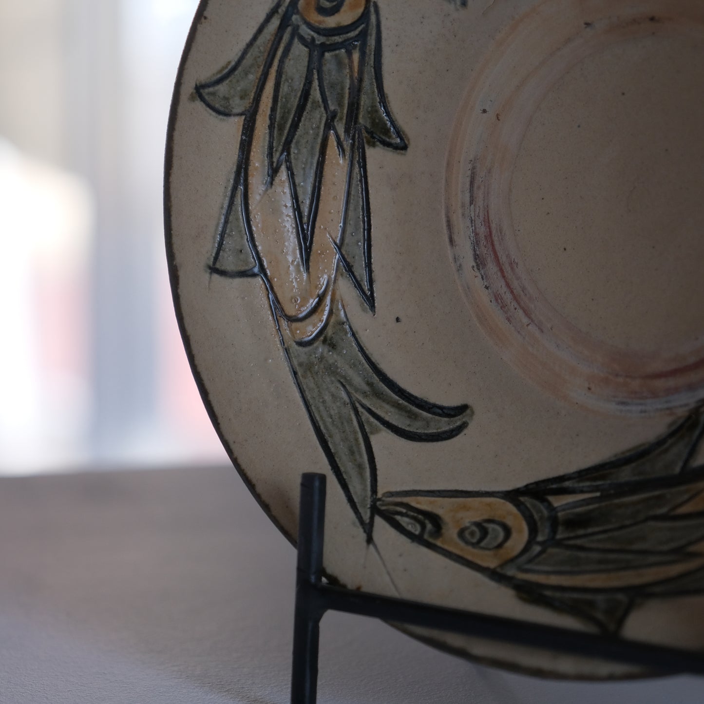 魚紋七寸皿 / 壺屋焼（沖縄）