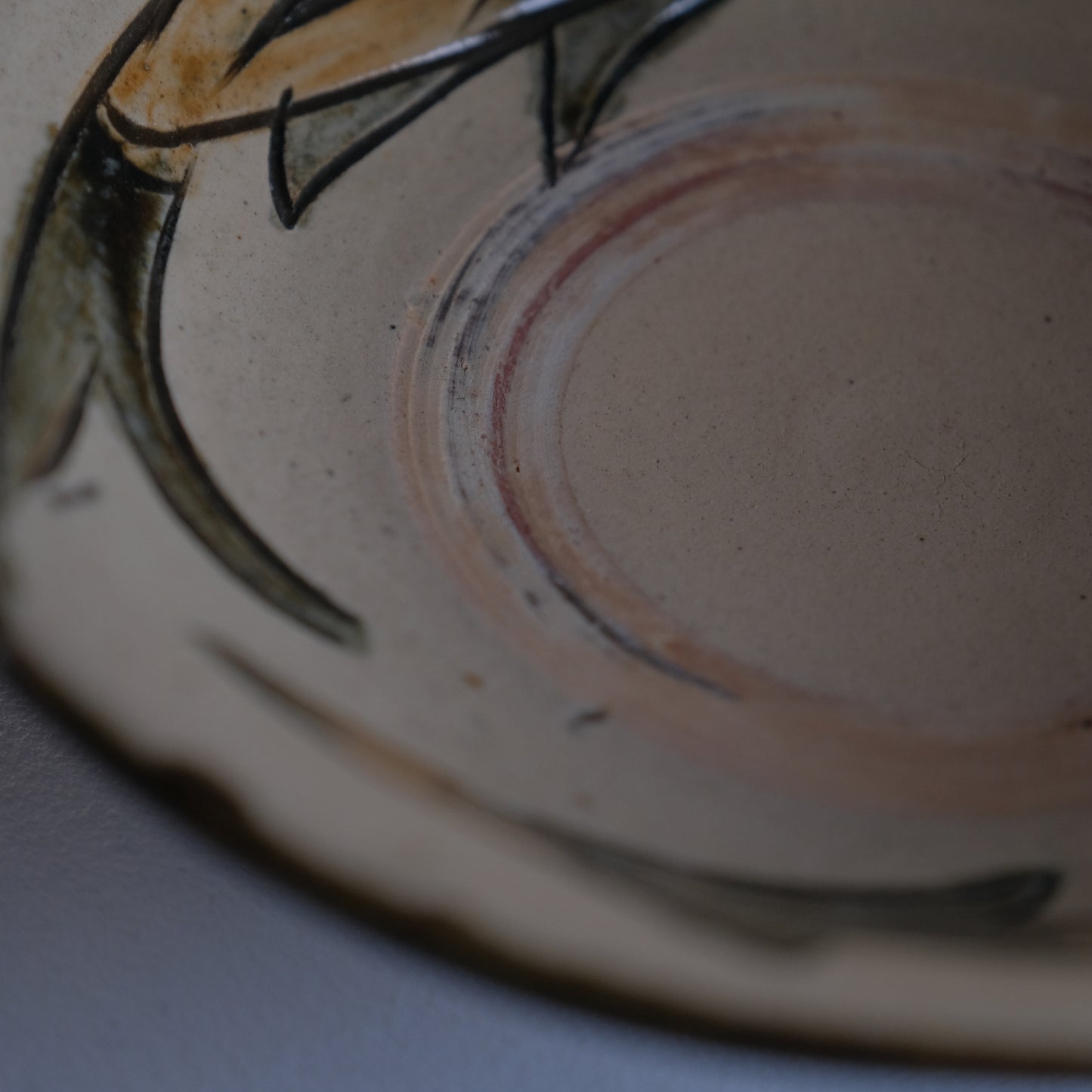 魚紋七寸皿 / 壺屋焼（沖縄）