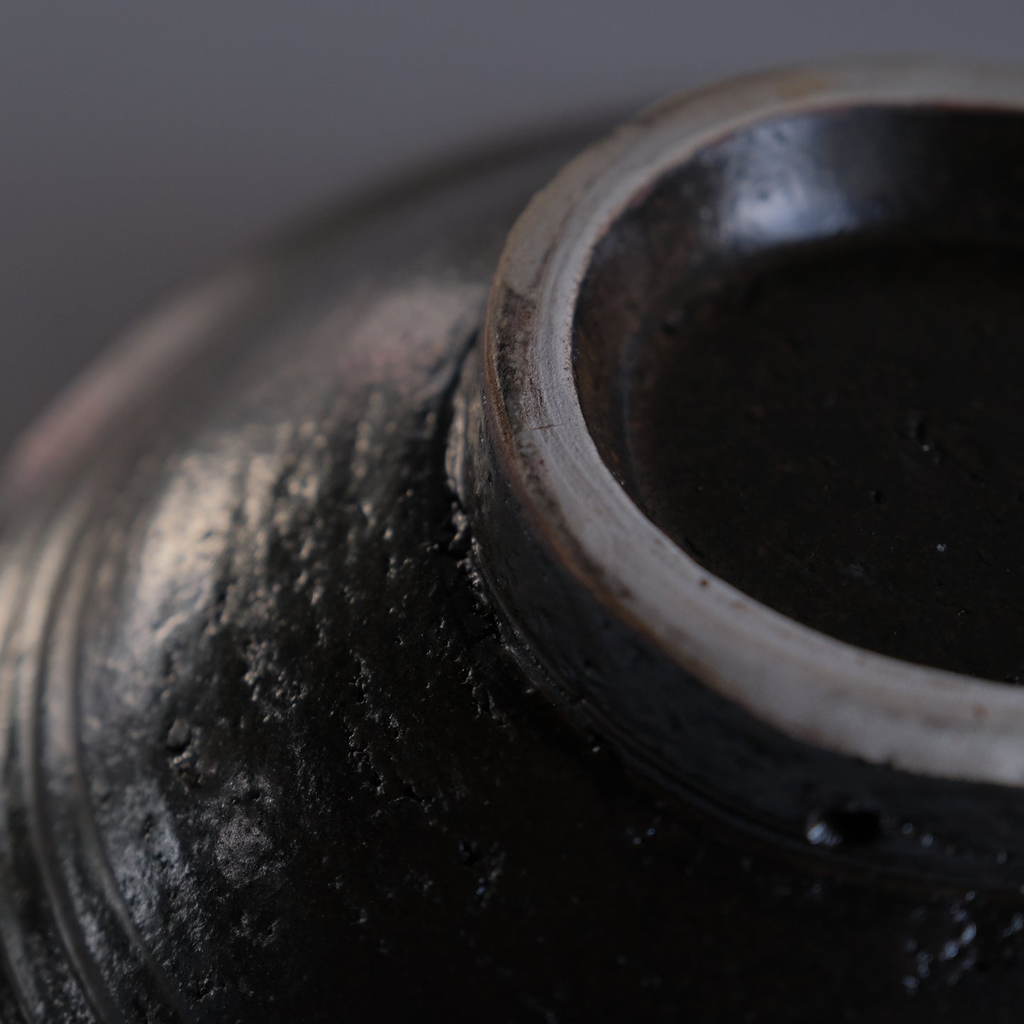 魚紋七寸皿 / 壺屋焼（沖縄）