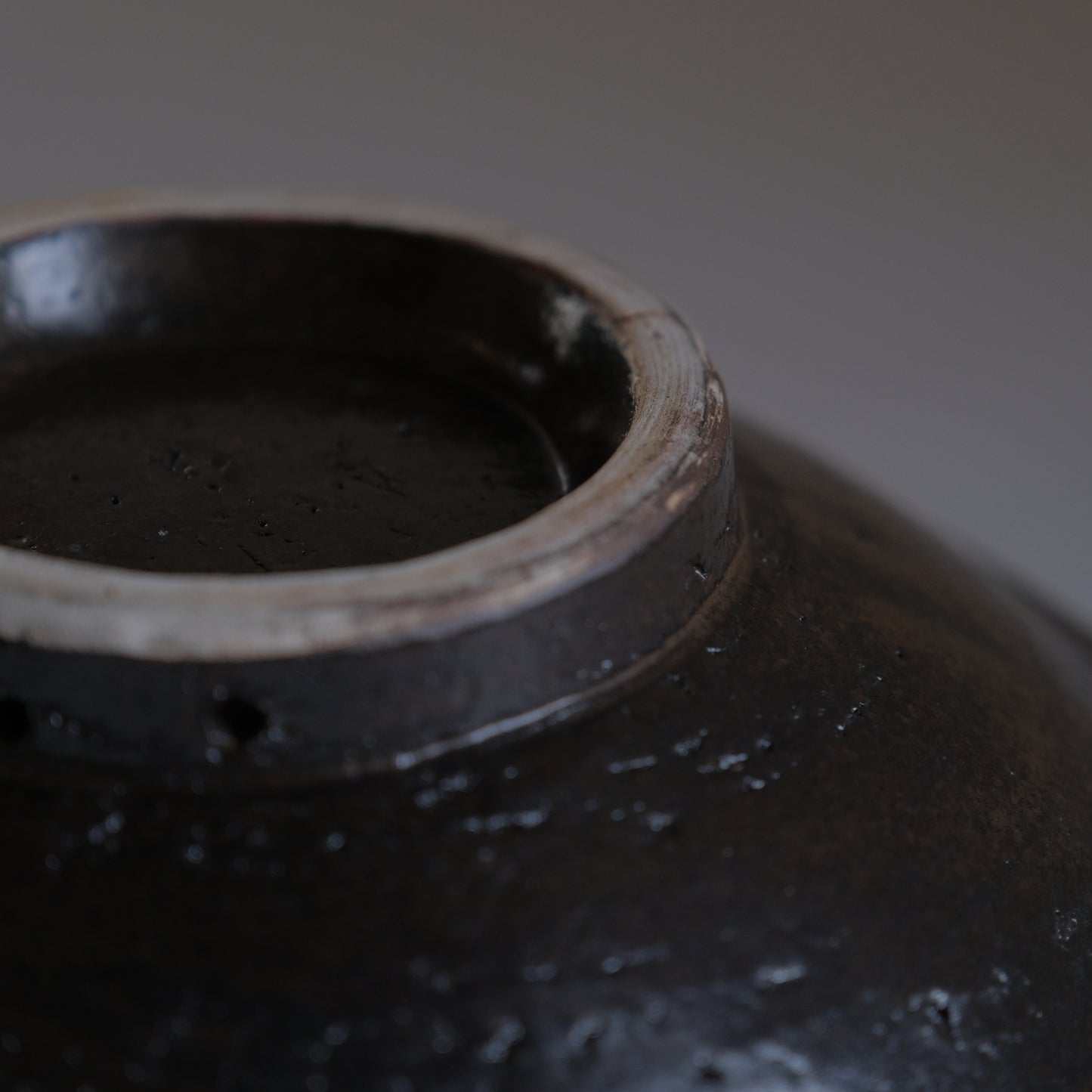 魚紋七寸皿 / 壺屋焼（沖縄）