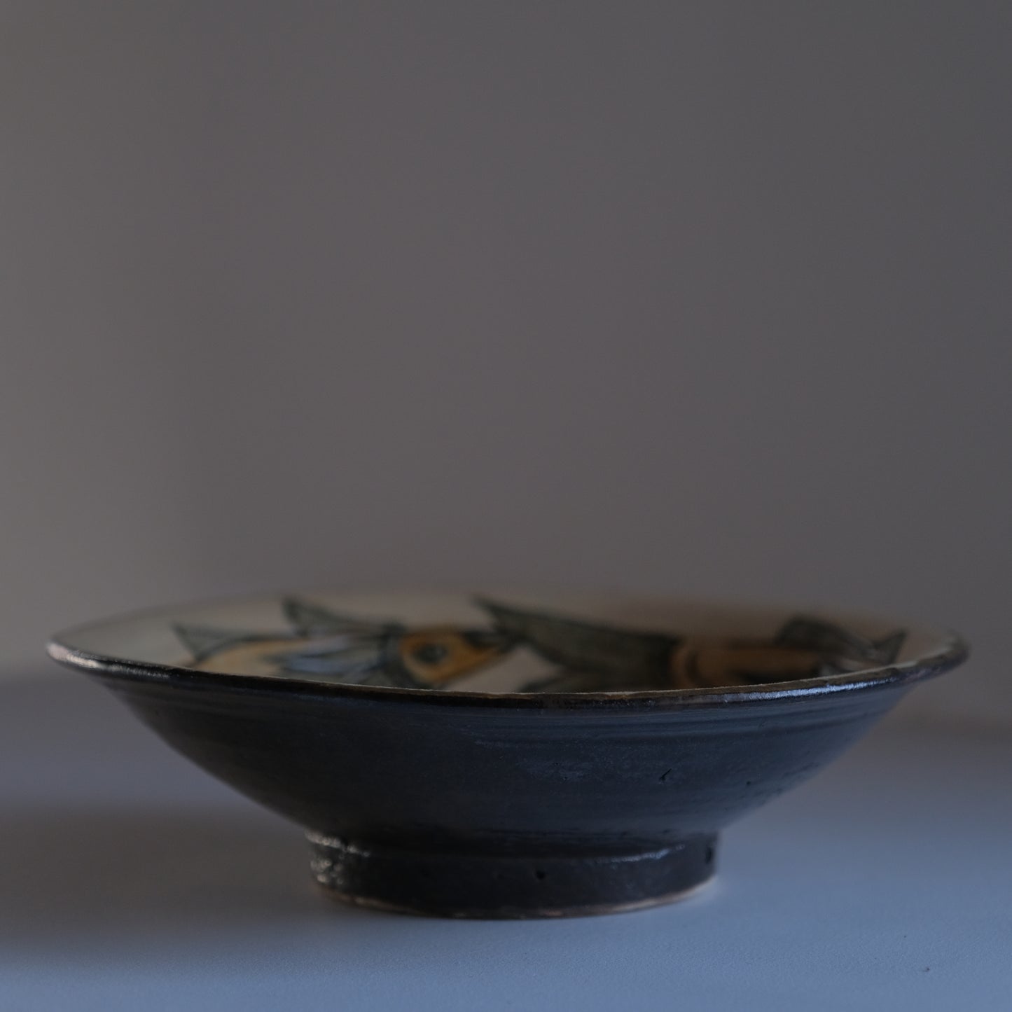 魚紋七寸皿 / 壺屋焼（沖縄）