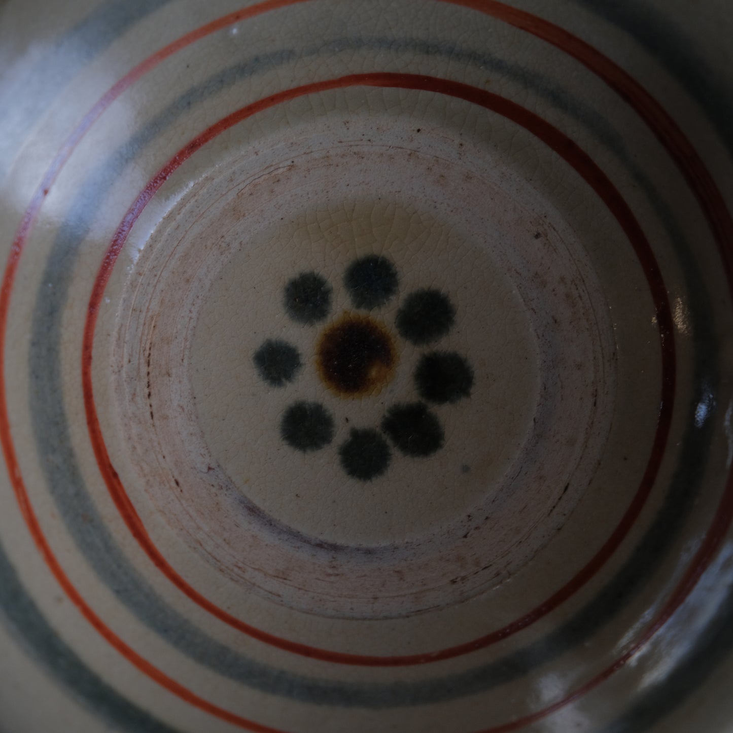 輪線紋五寸皿 / 沖縄 (新垣窯)