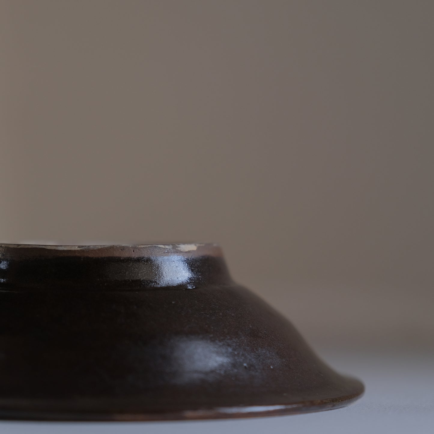 輪線紋五寸皿 / 沖縄 (新垣窯)