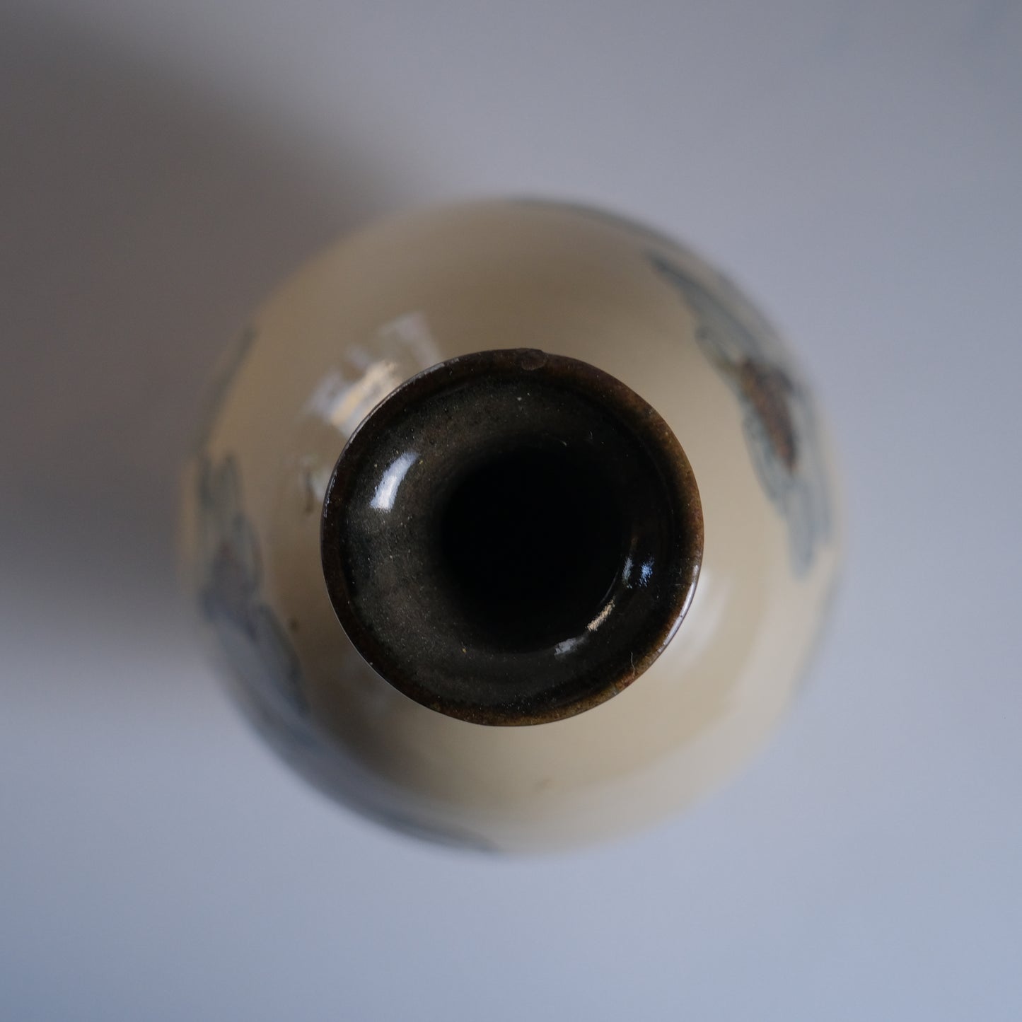 線彫花紋花器 / 沖縄(壺屋焼)