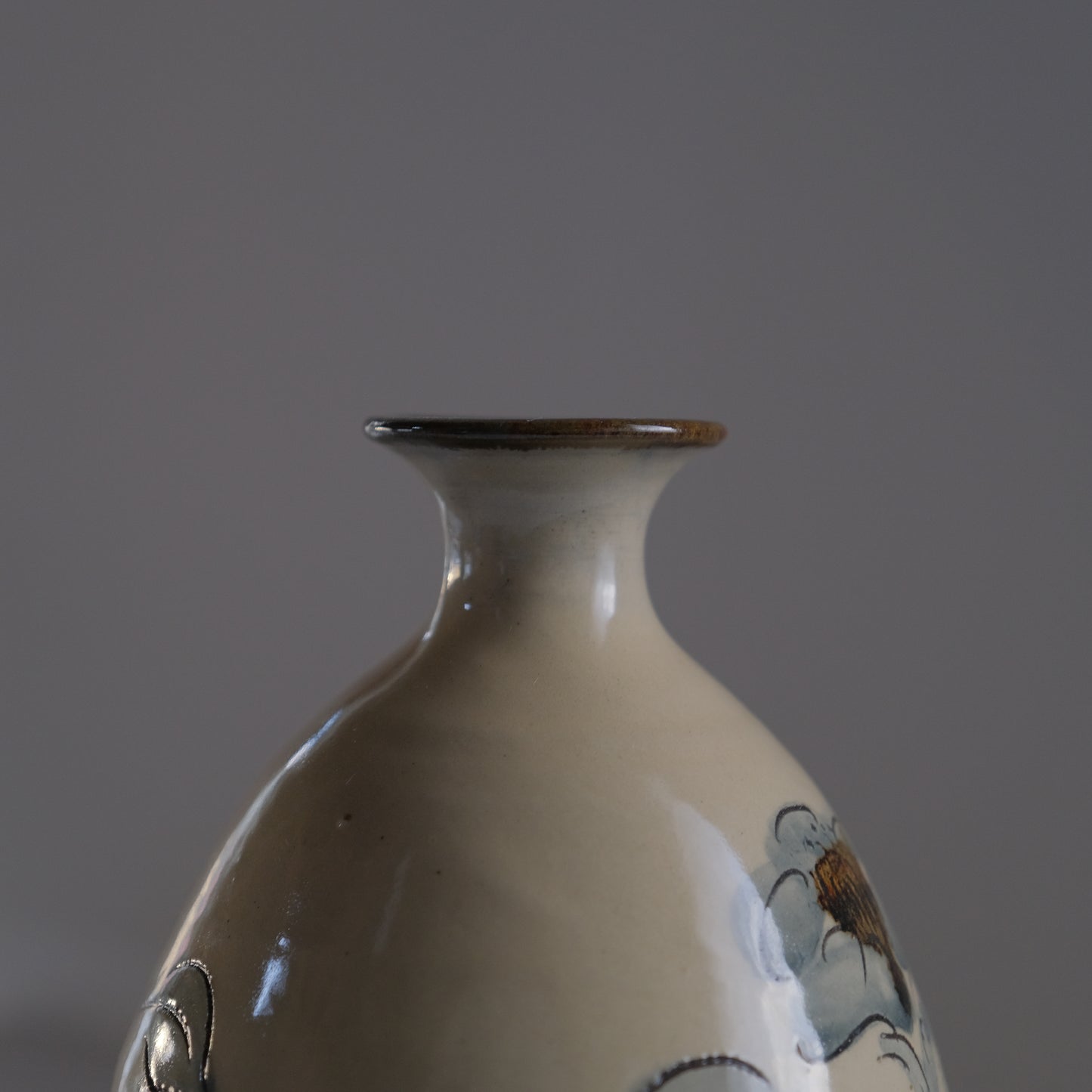 線彫花紋花器 / 沖縄(壺屋焼)