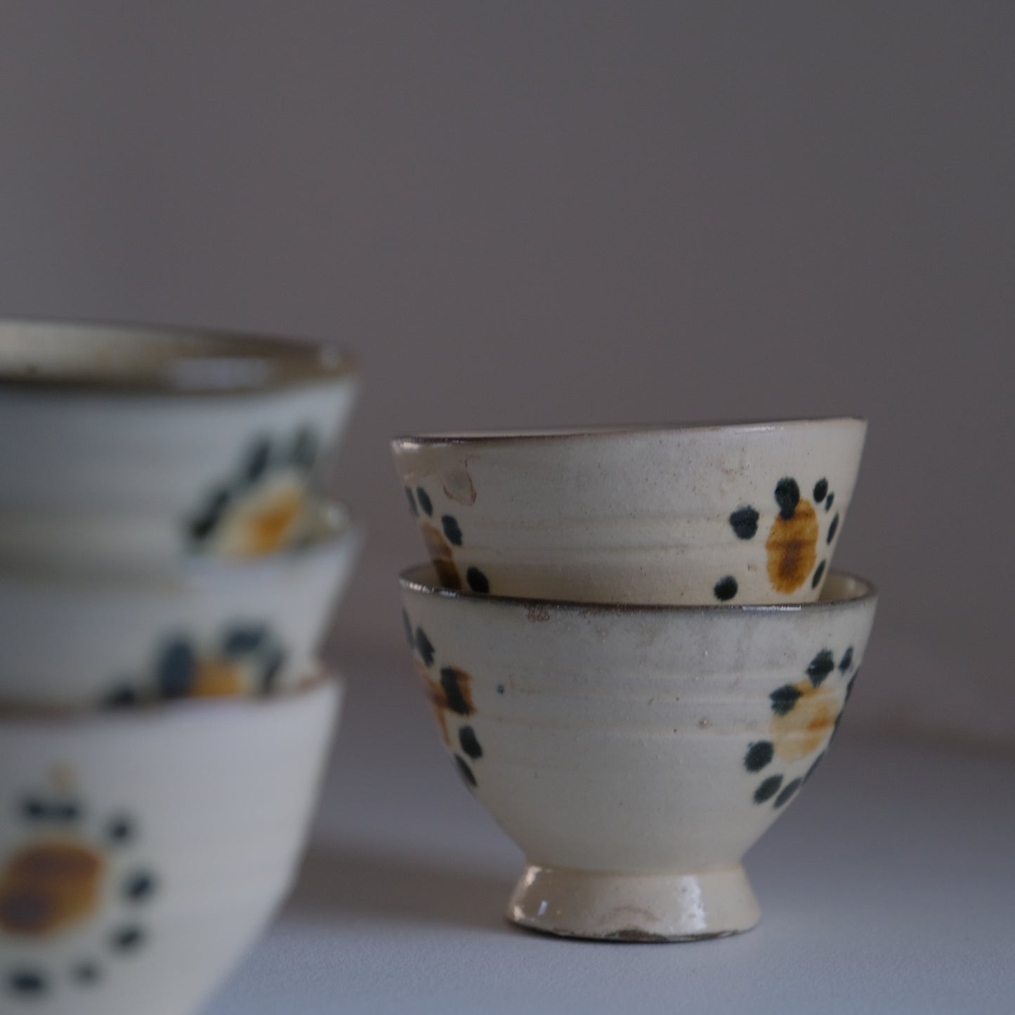 花紋汲出茶碗 / 沖縄(壺屋焼)