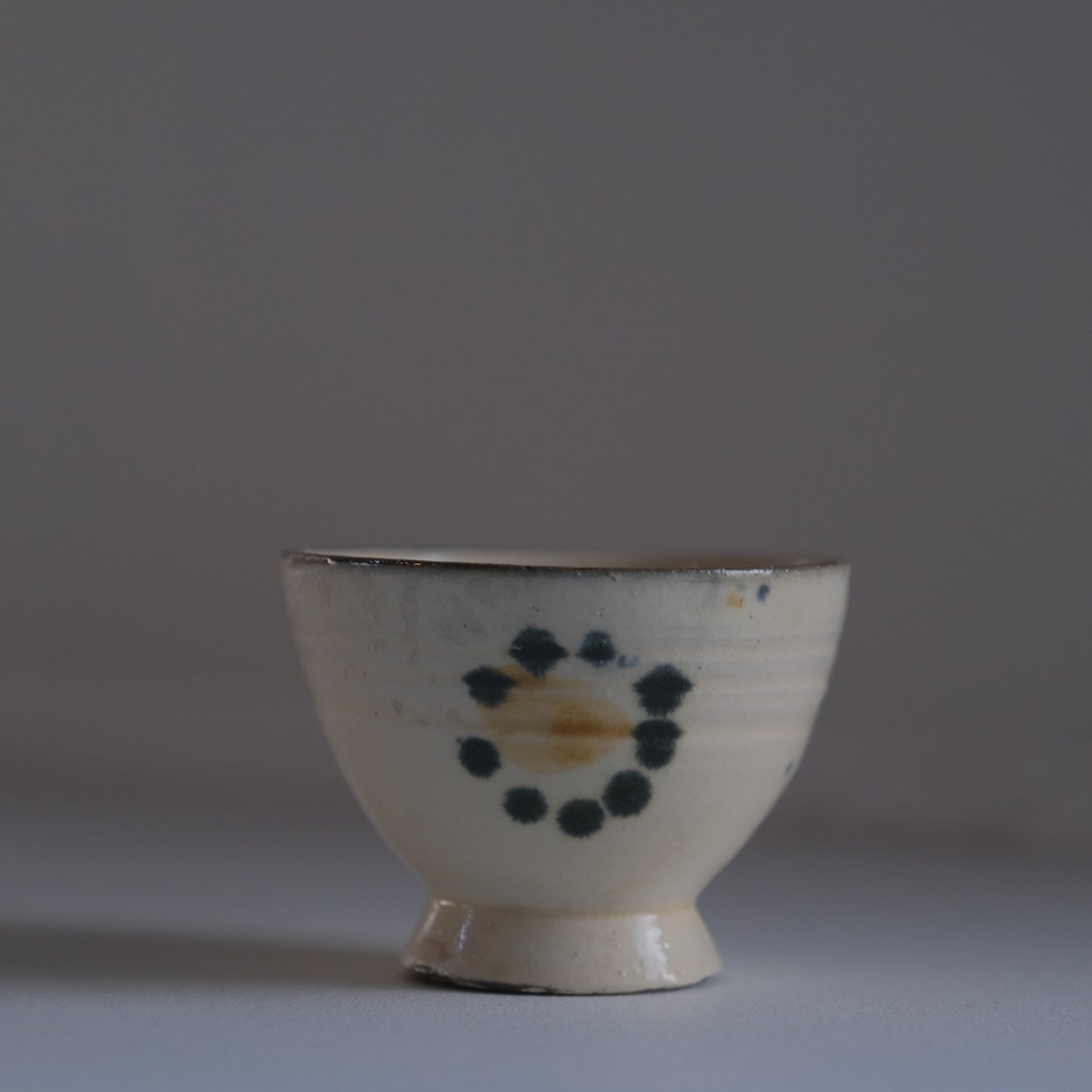 花紋汲出茶碗 / 沖縄(壺屋焼)