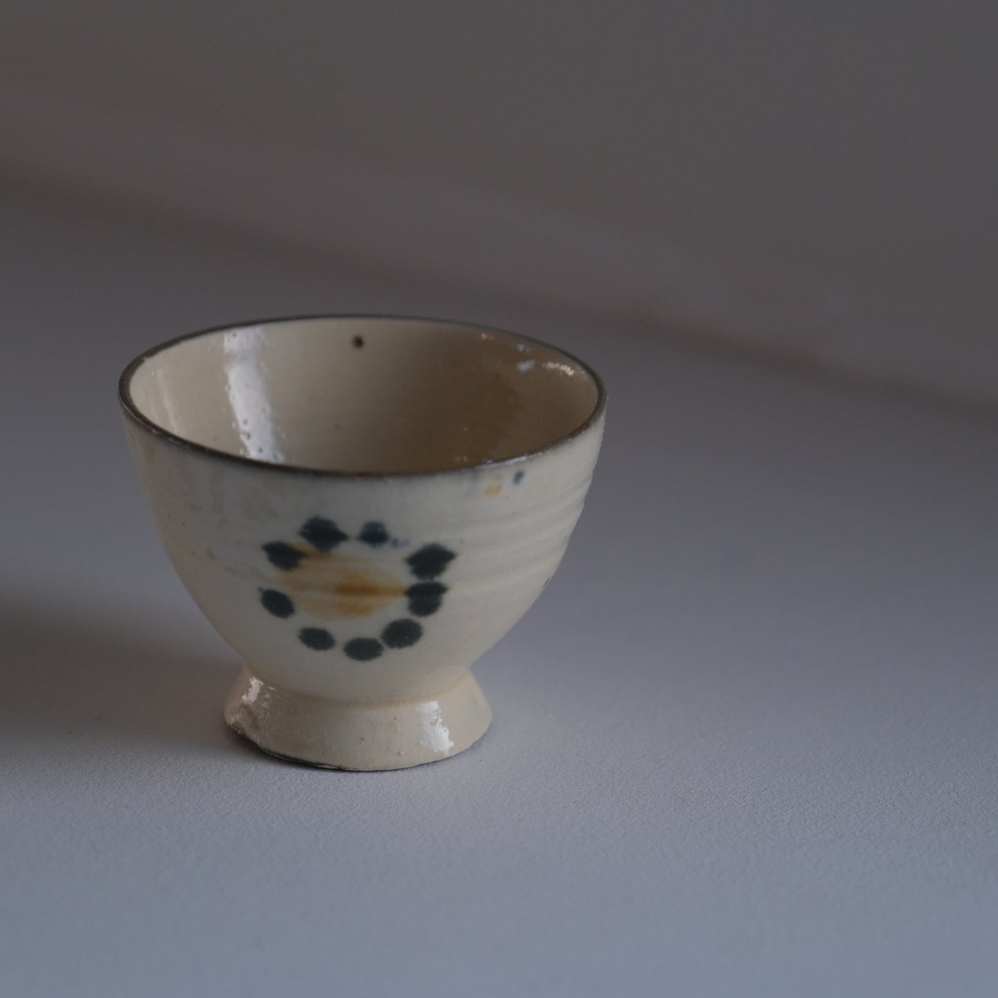 花紋汲出茶碗 / 沖縄(壺屋焼)