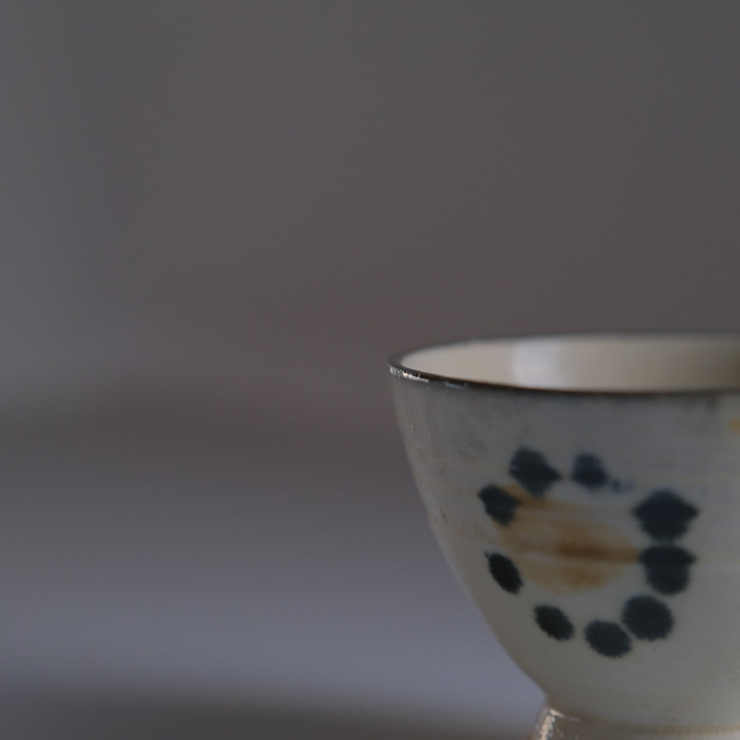 花紋汲出茶碗 / 沖縄(壺屋焼)