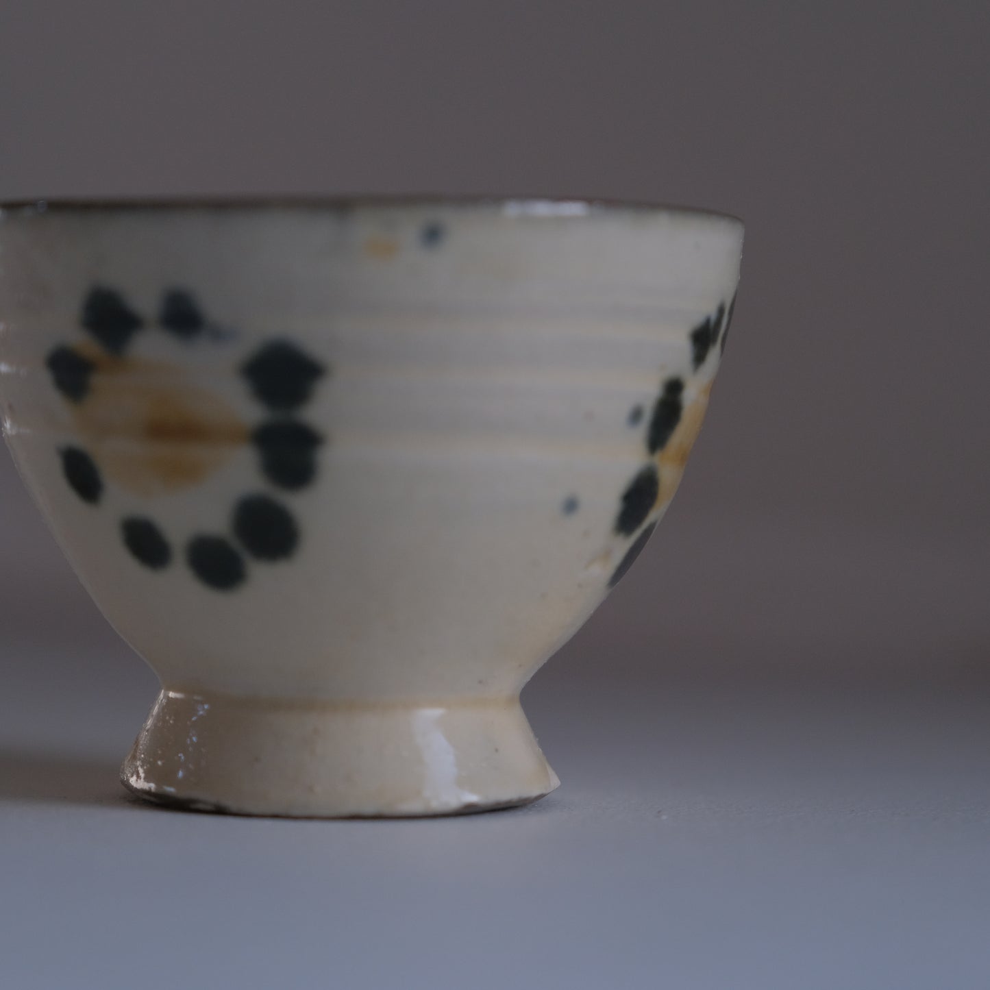 花紋汲出茶碗 / 沖縄(壺屋焼)