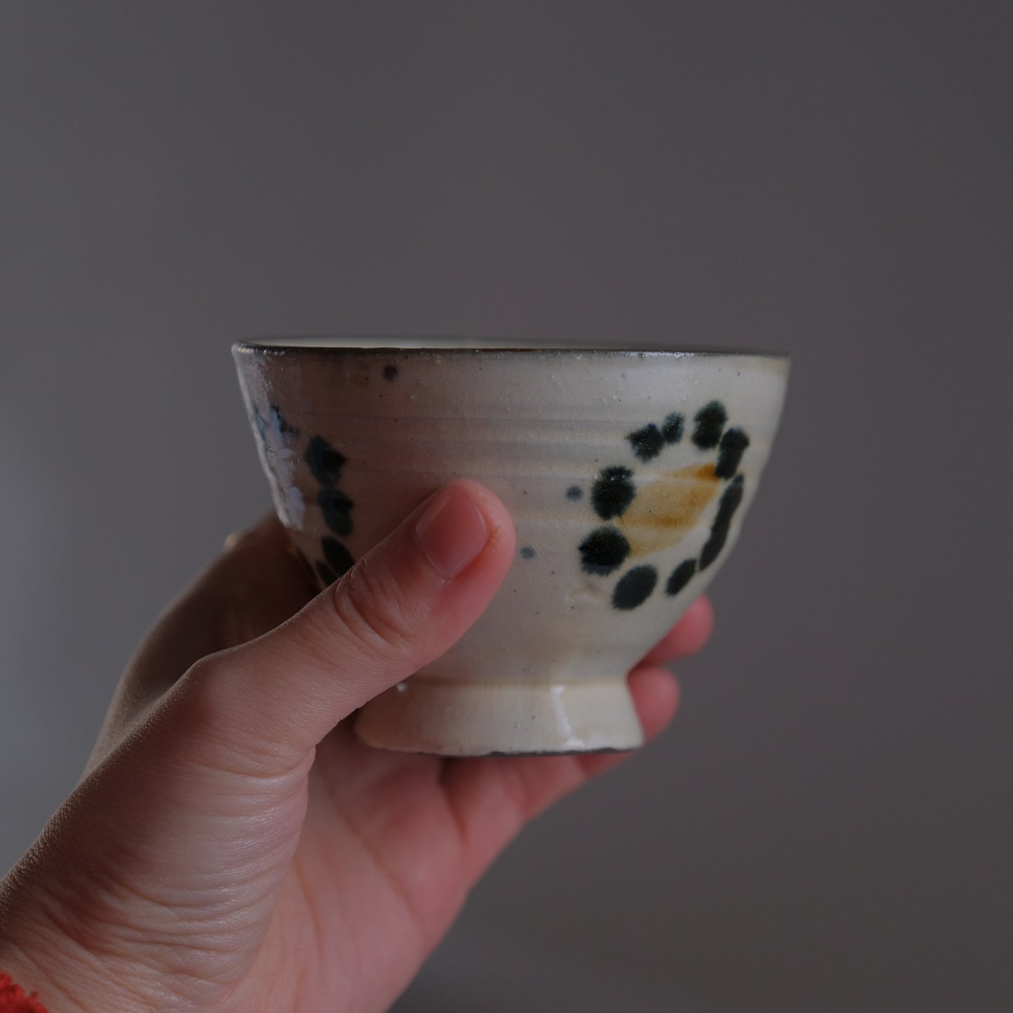 花紋汲出茶碗 / 沖縄(壺屋焼)