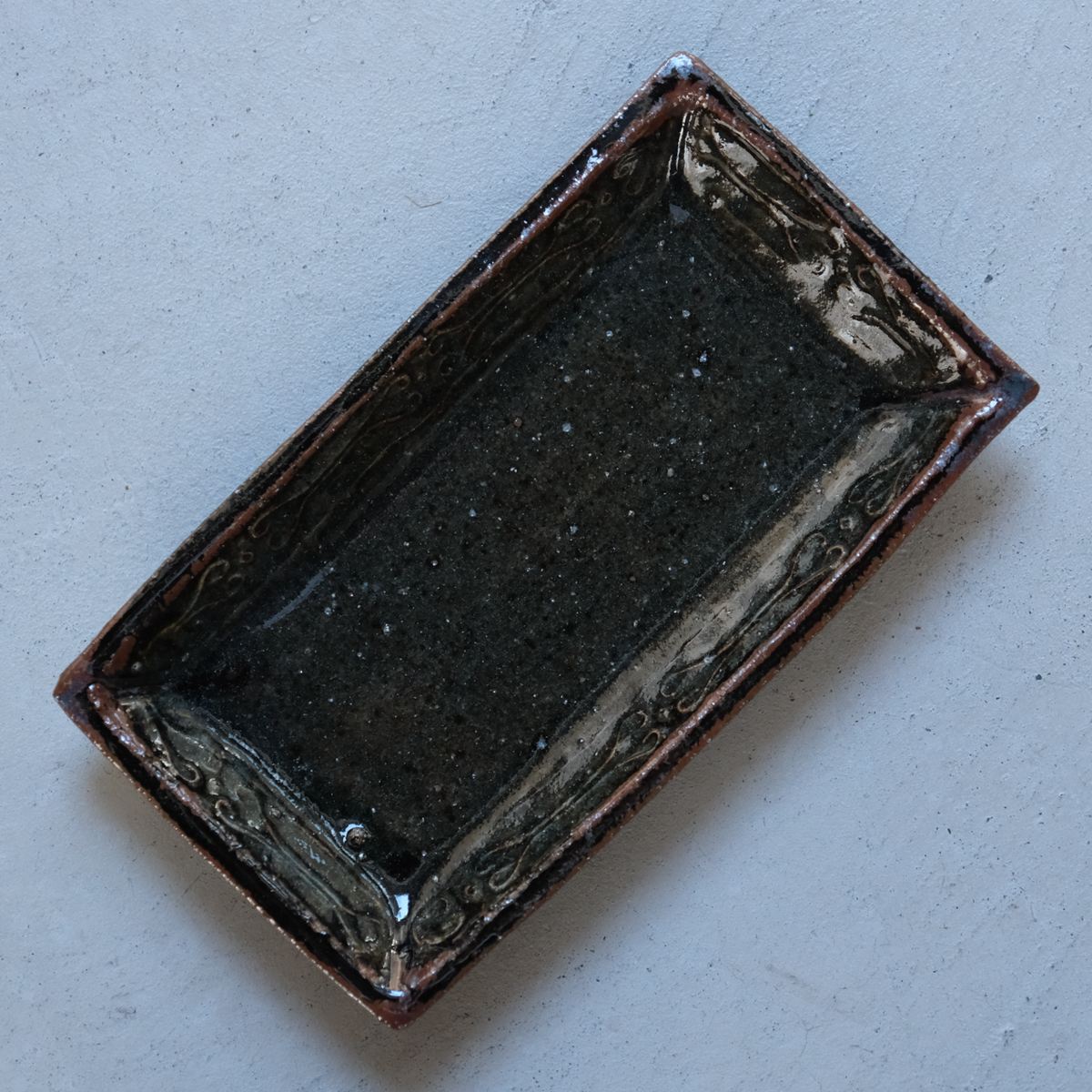 灰釉紋押長角皿  / 倉敷青木窯