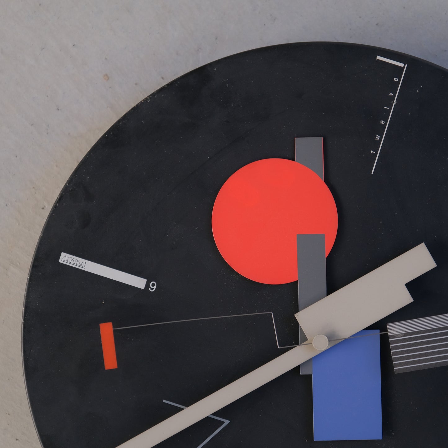 Constructivist Clock / ARTEC by Nicolai Canetti