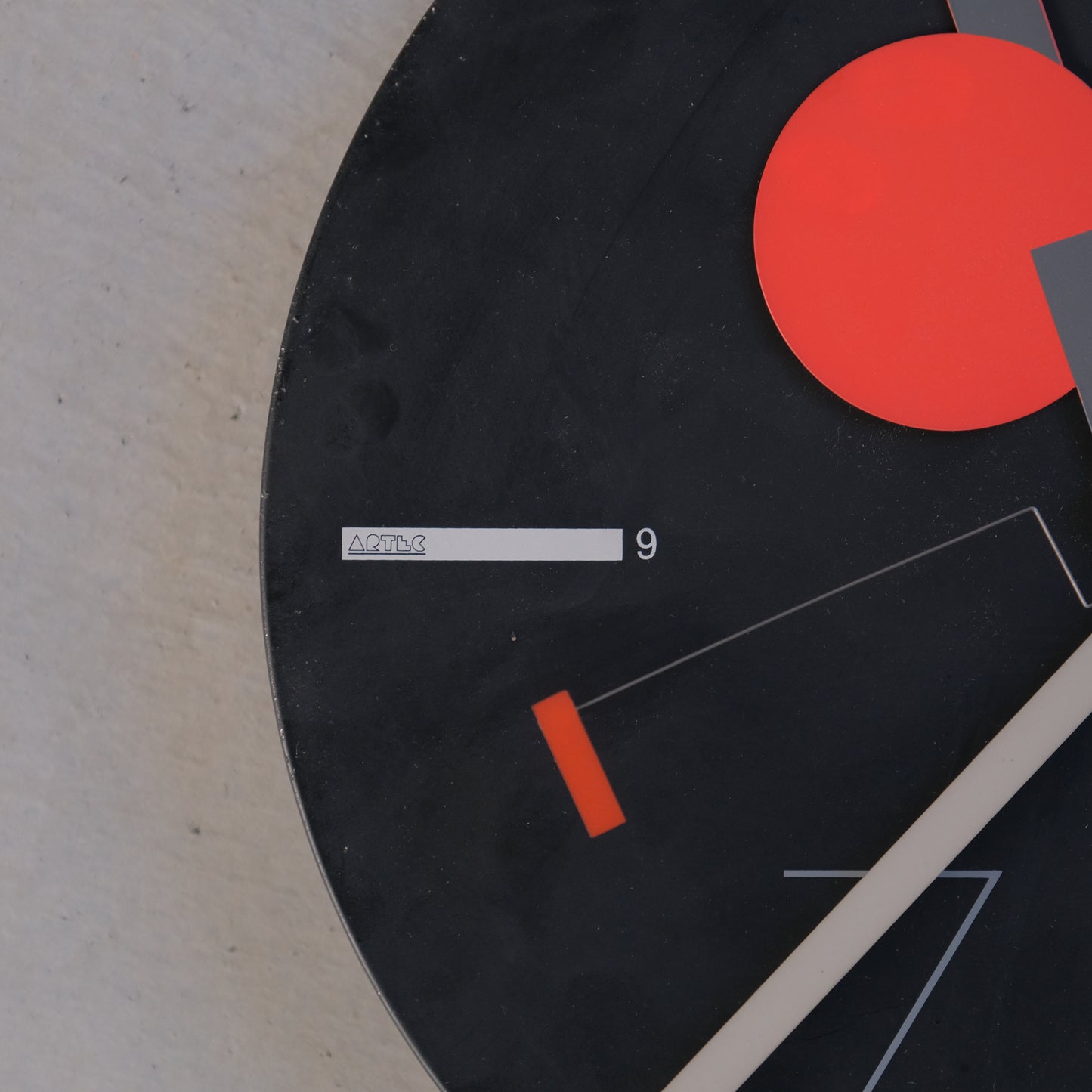 Constructivist Clock / ARTEC by Nicolai Canetti