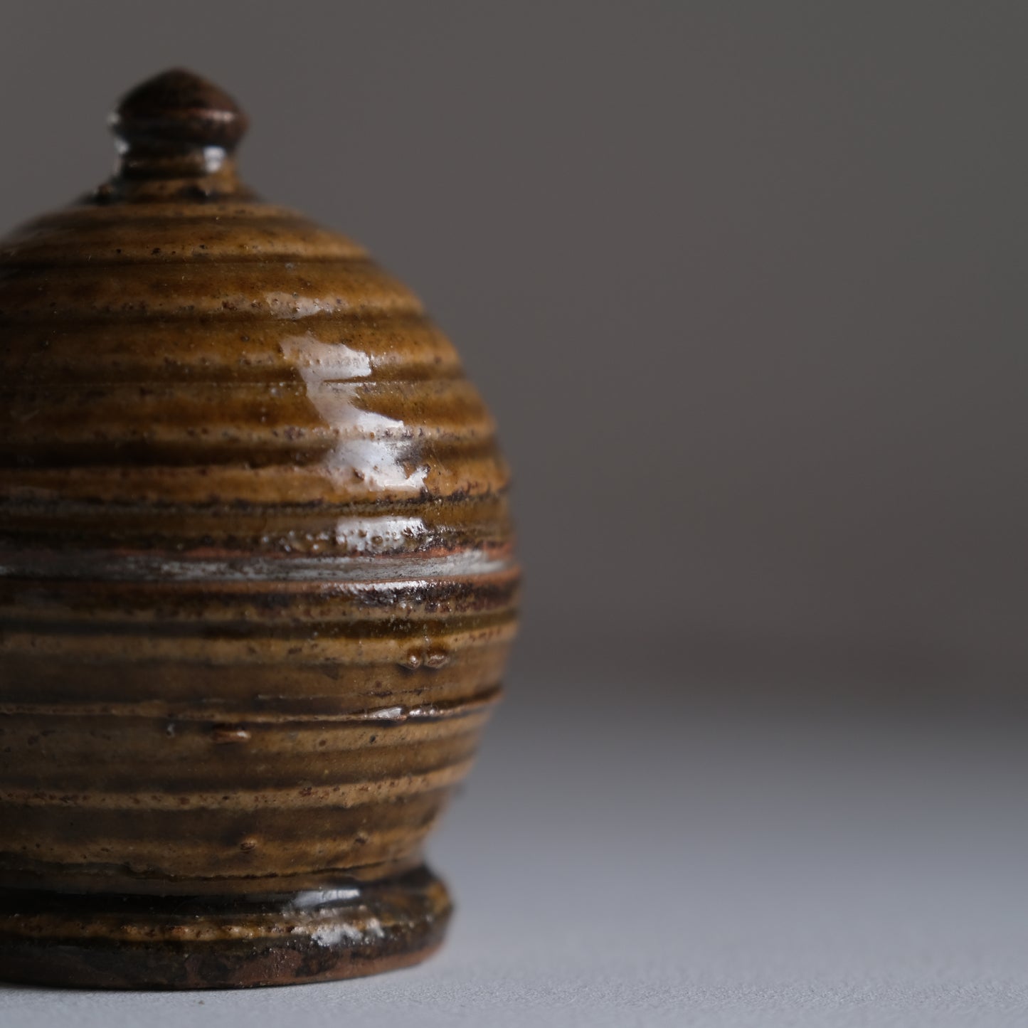 飴釉蓋付瓶/羽島焼