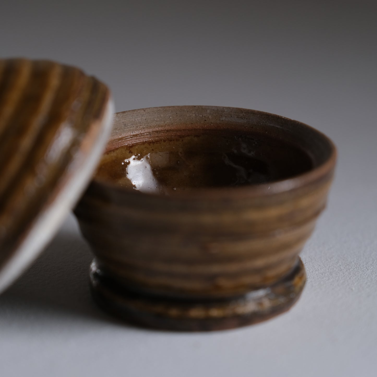 飴釉蓋付瓶/羽島焼