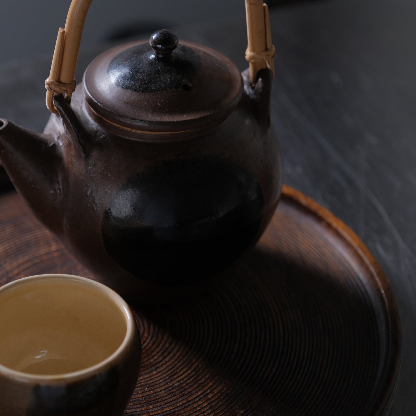 丸紋土瓶 / 出西窯