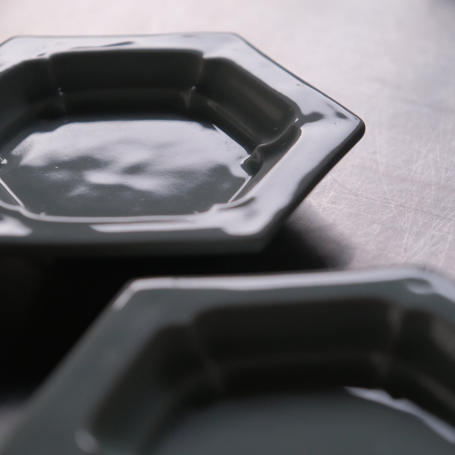 白磁六角皿 /椋木英三