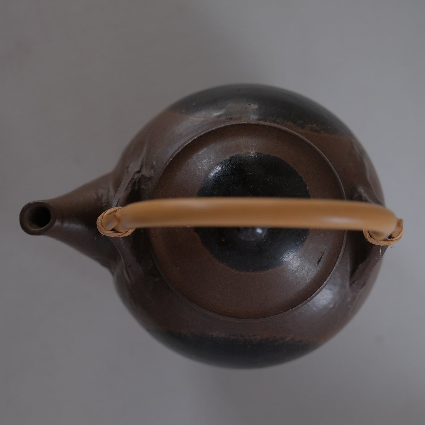 丸紋土瓶 / 出西窯