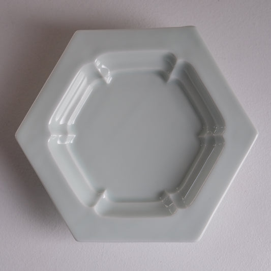 白磁六角皿 /椋木英三