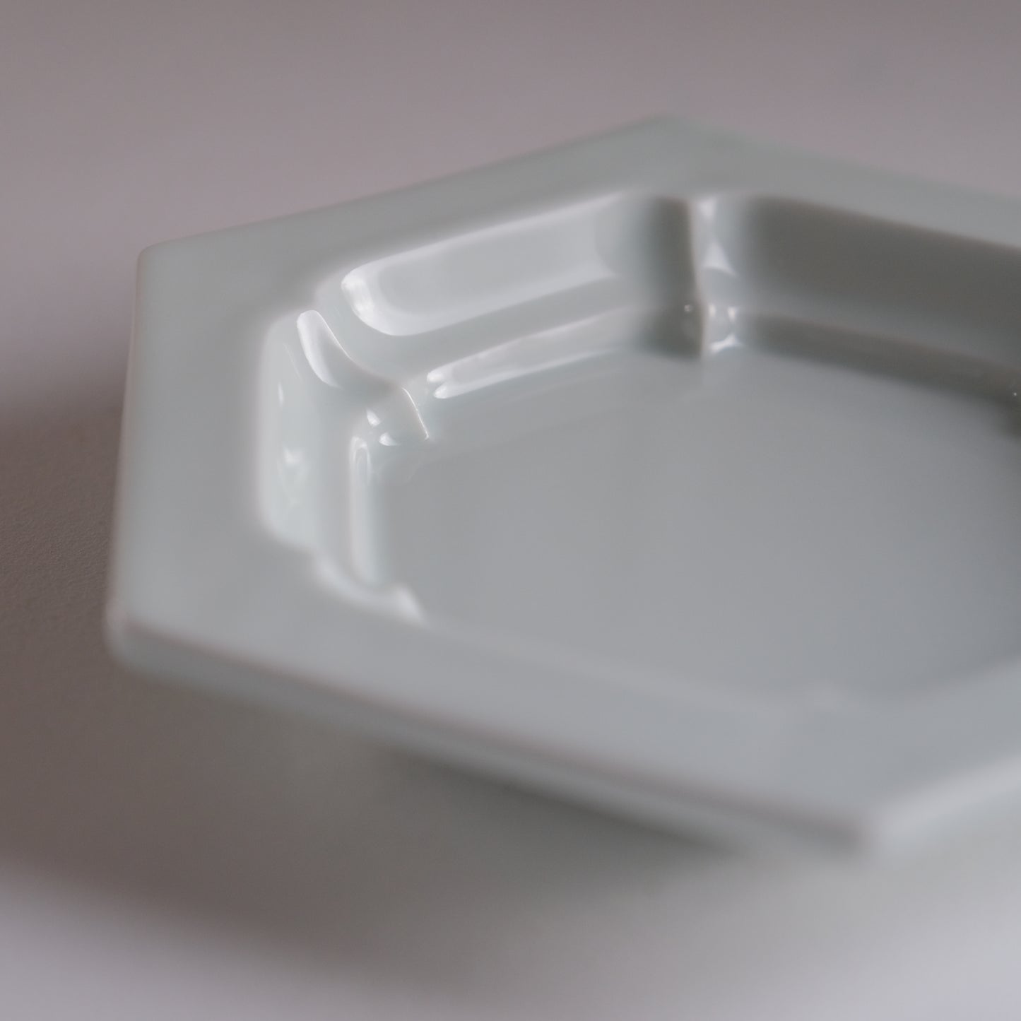 白磁六角皿 /椋木英三