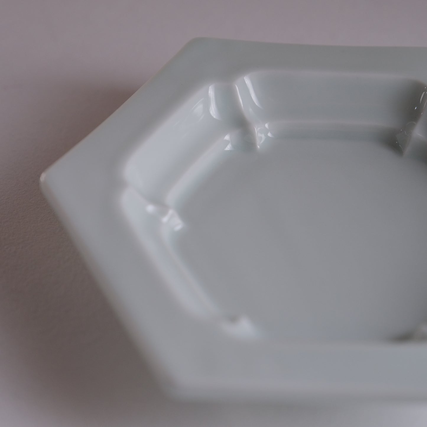 白磁六角皿 /椋木英三