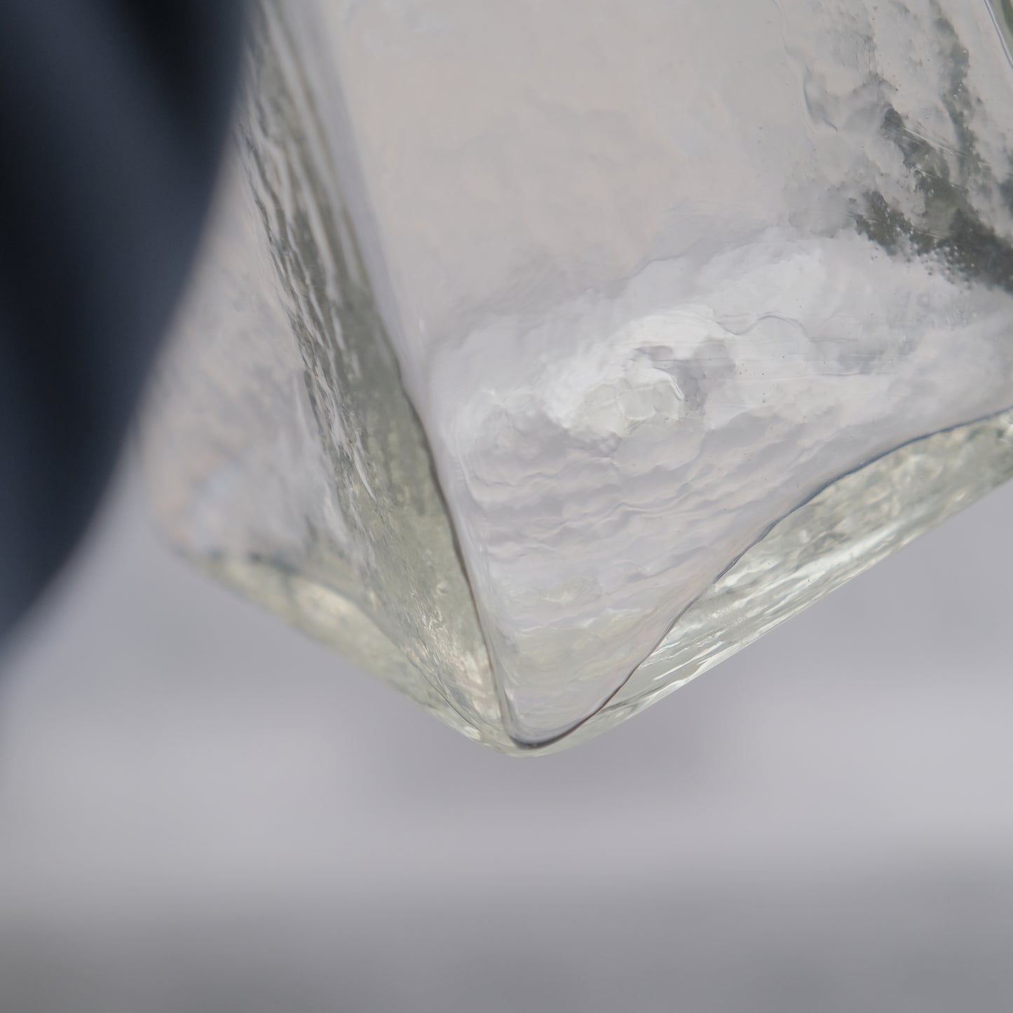 栓付角瓶 / 倉敷ガラス （小谷眞三）