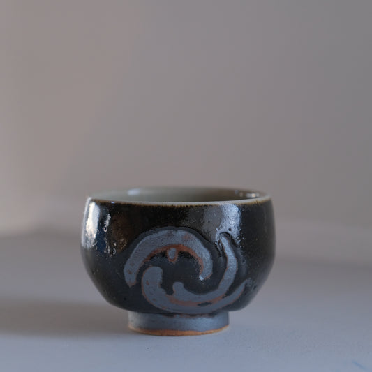 黒釉指描湯呑 / 志和地窯