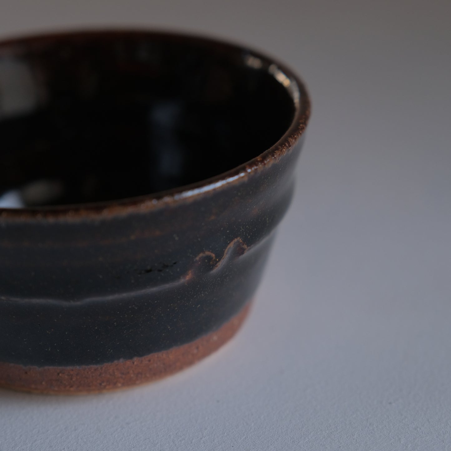 胴紐飴釉鉢 /沖塩明樹