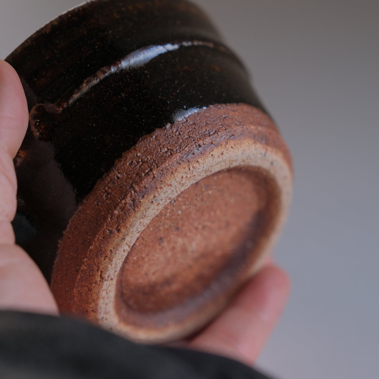 胴紐飴釉鉢 /沖塩明樹