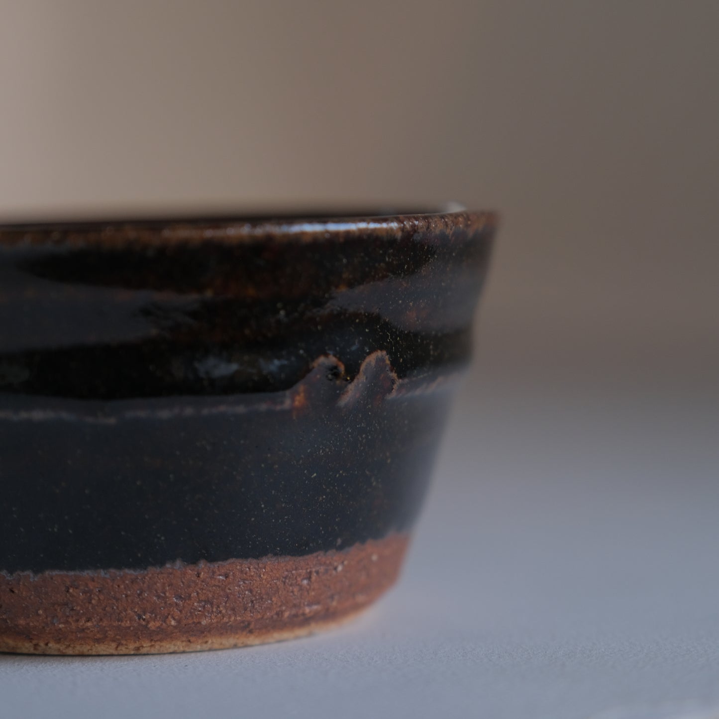 胴紐飴釉鉢 /沖塩明樹