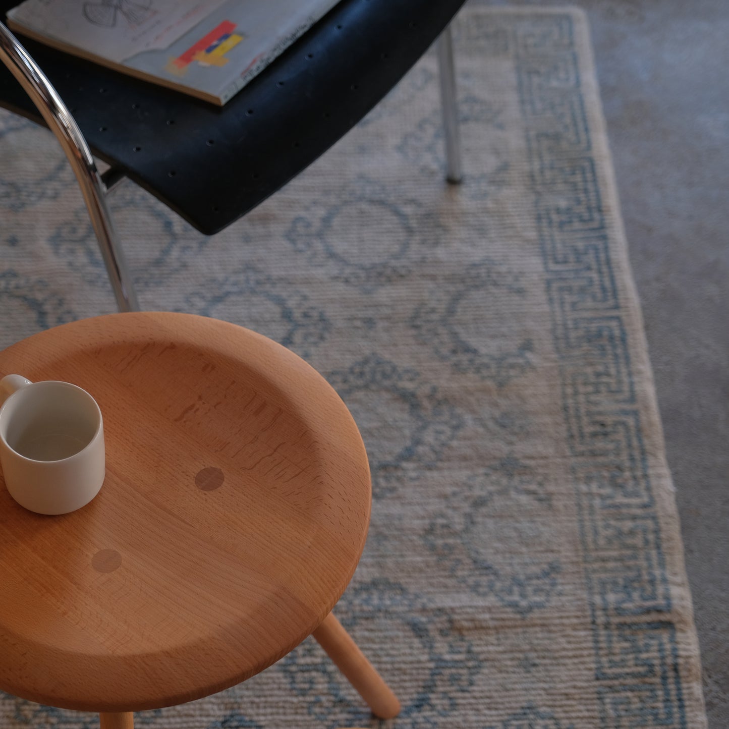 3legs  stool round / designed by コーチカズノリ